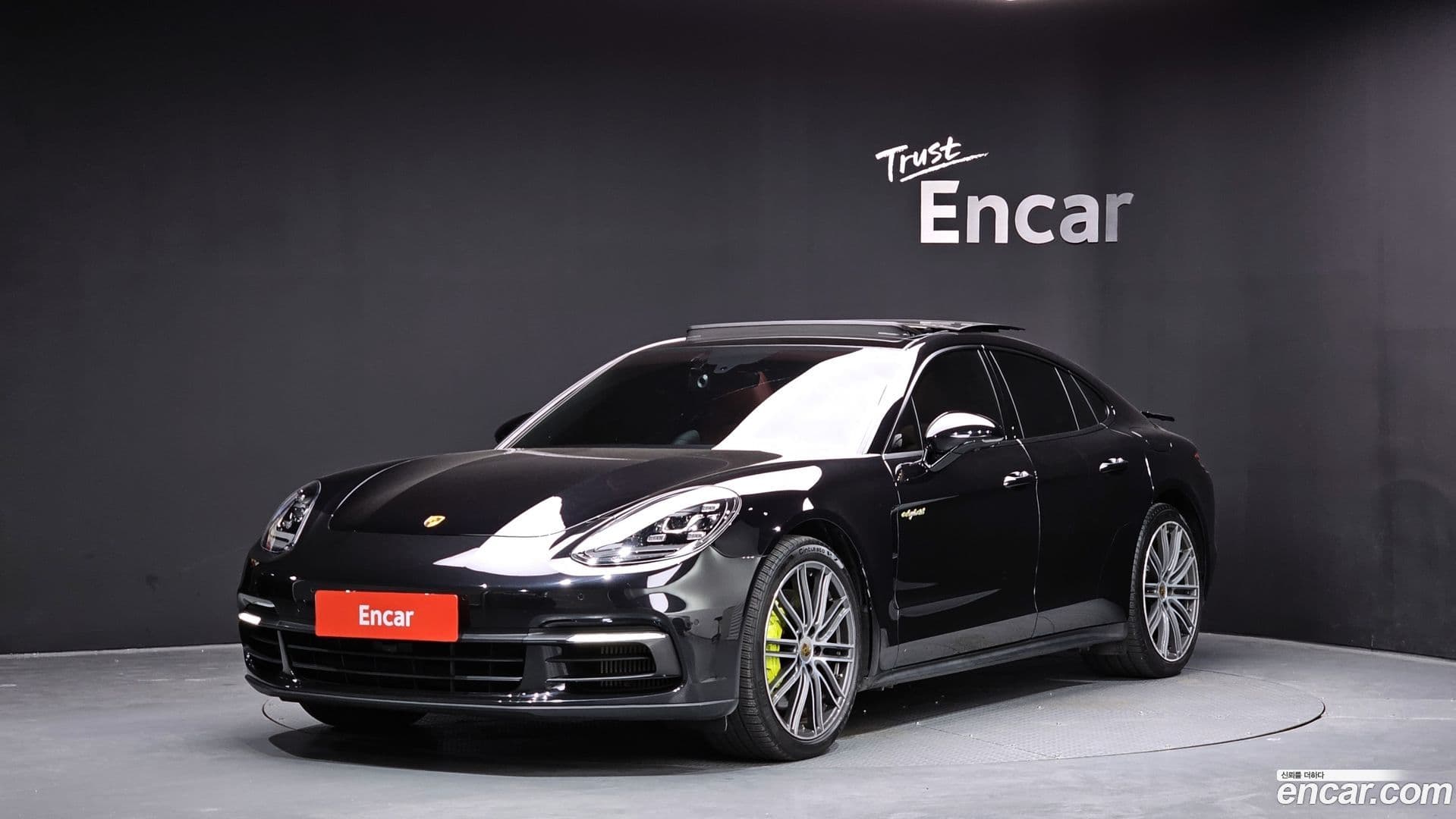 Main__Slider__Photo:Panamera Porsche 2018.11-0