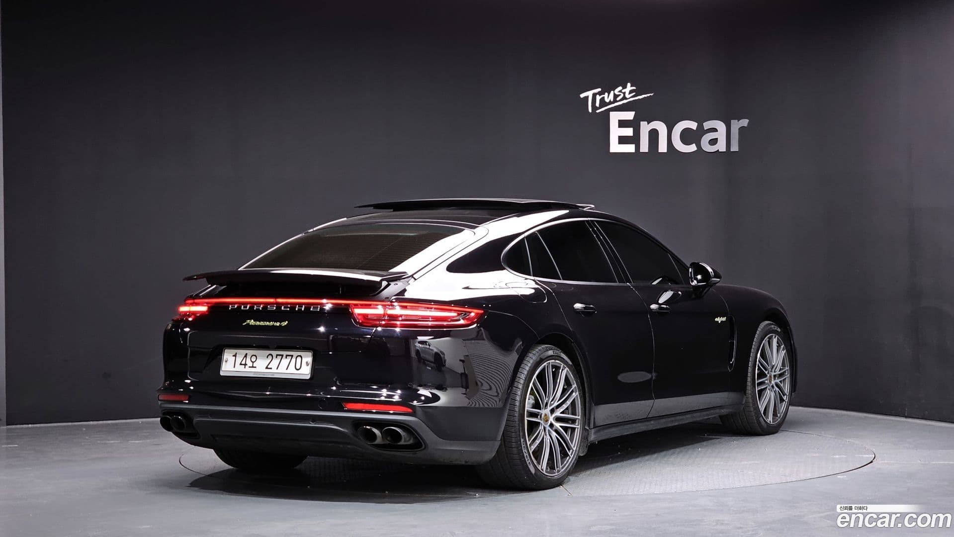 Main__Slider__Photo:Panamera Porsche 2018.11-1