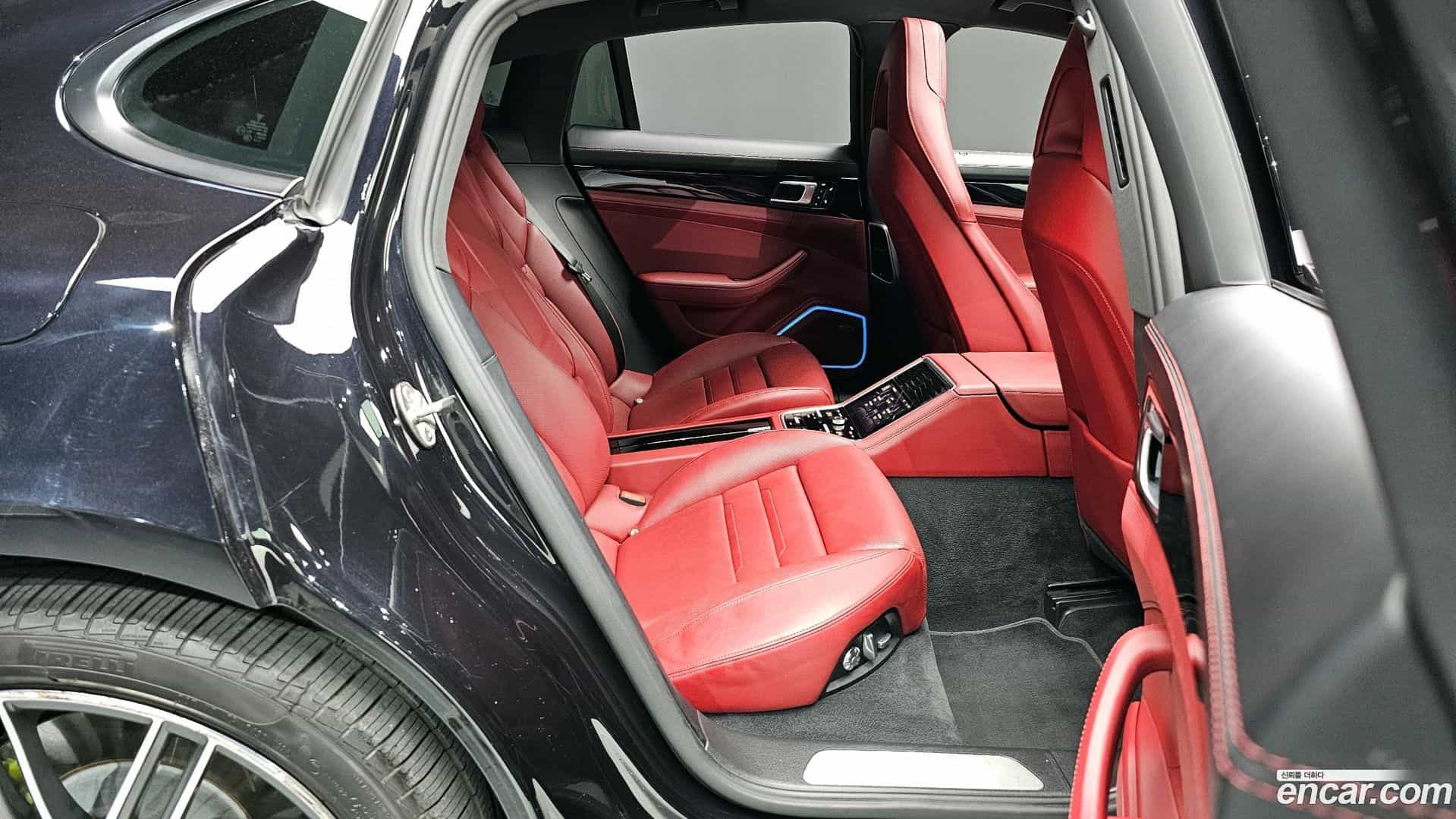 Panamera Porsche 2018.11-OPTION-016