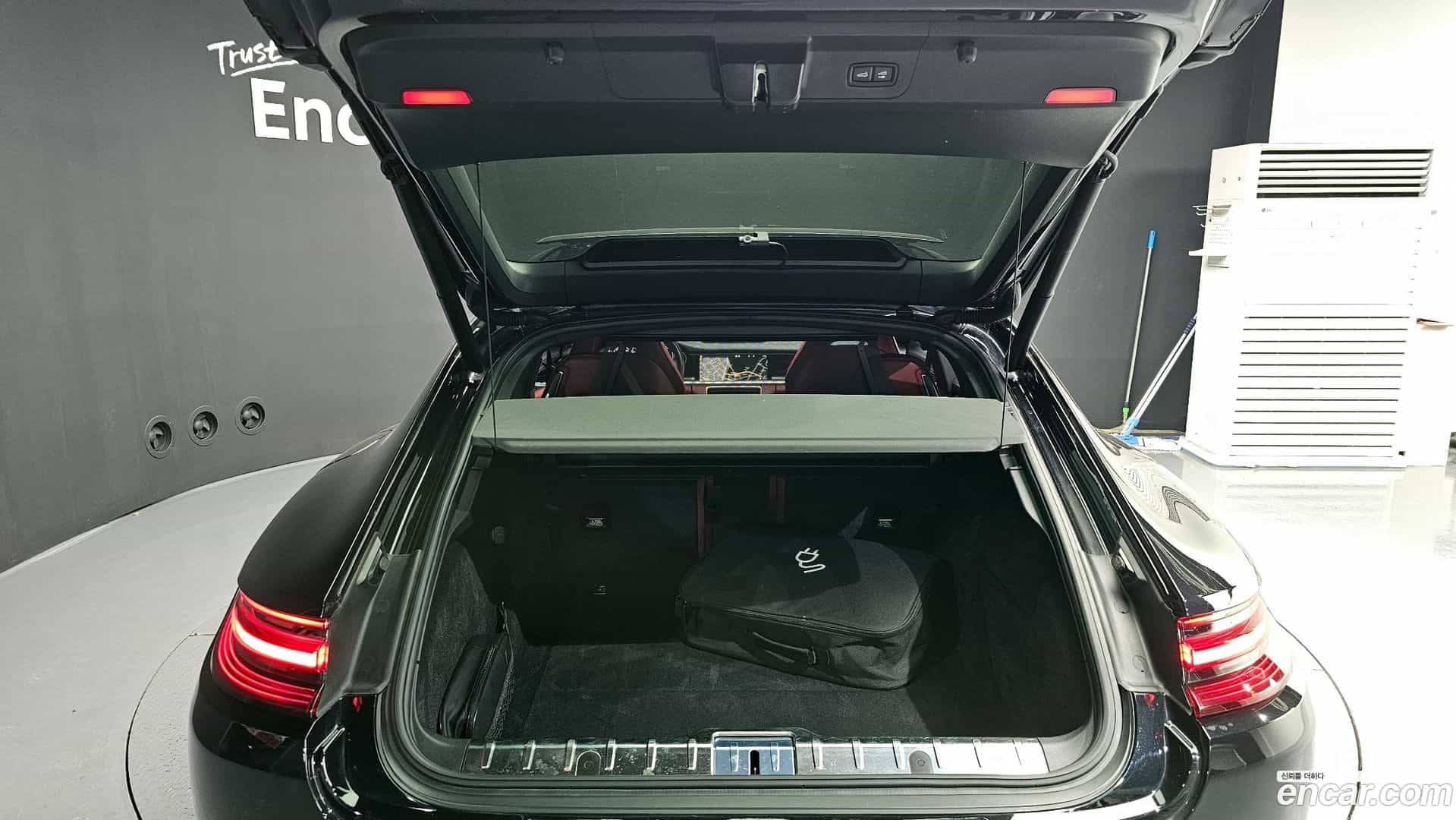 Panamera Porsche 2018.11-OPTION-024