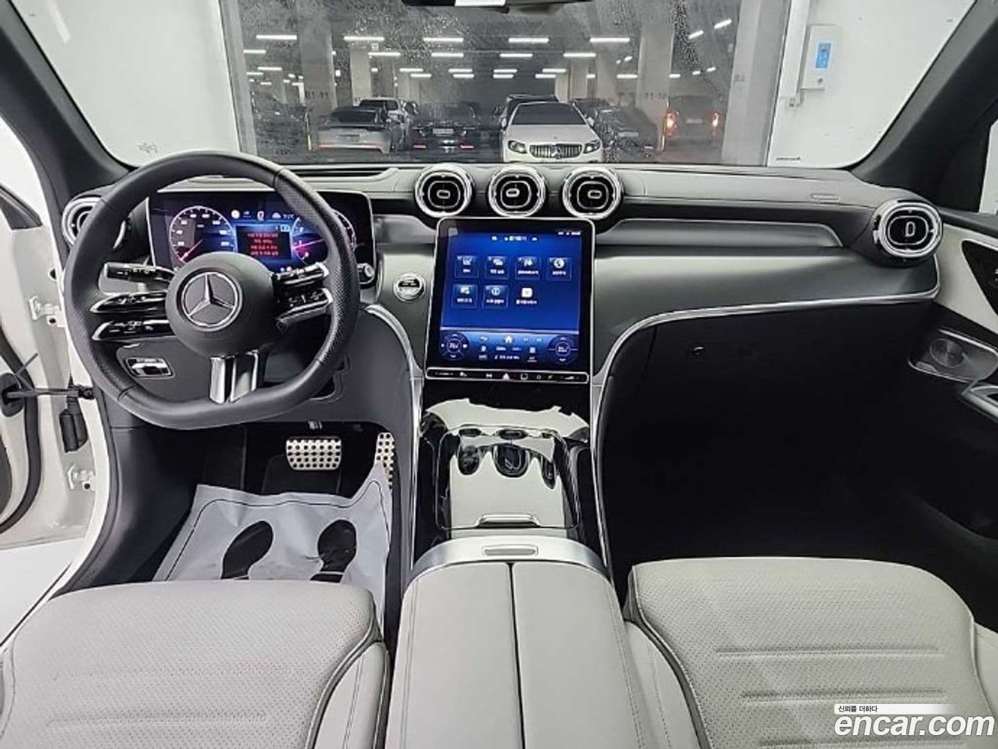 Main__Slider__Photo:GLC-Class Mercedes-Benz 2023.8-6