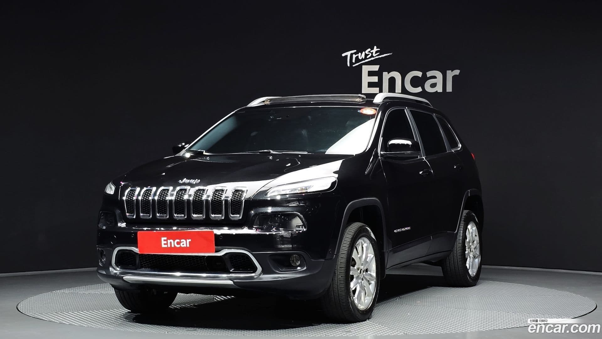 Main__Slider__Photo:Cherokee Jeep 2016.11-0