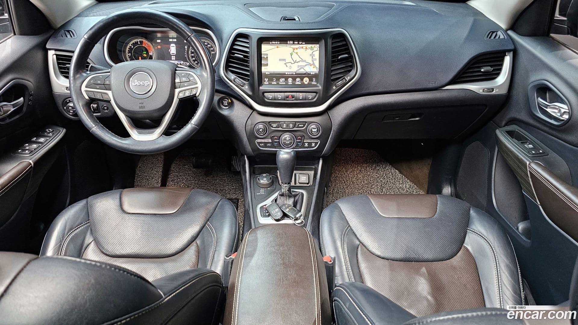 Main__Slider__Photo:Cherokee Jeep 2016.11-6