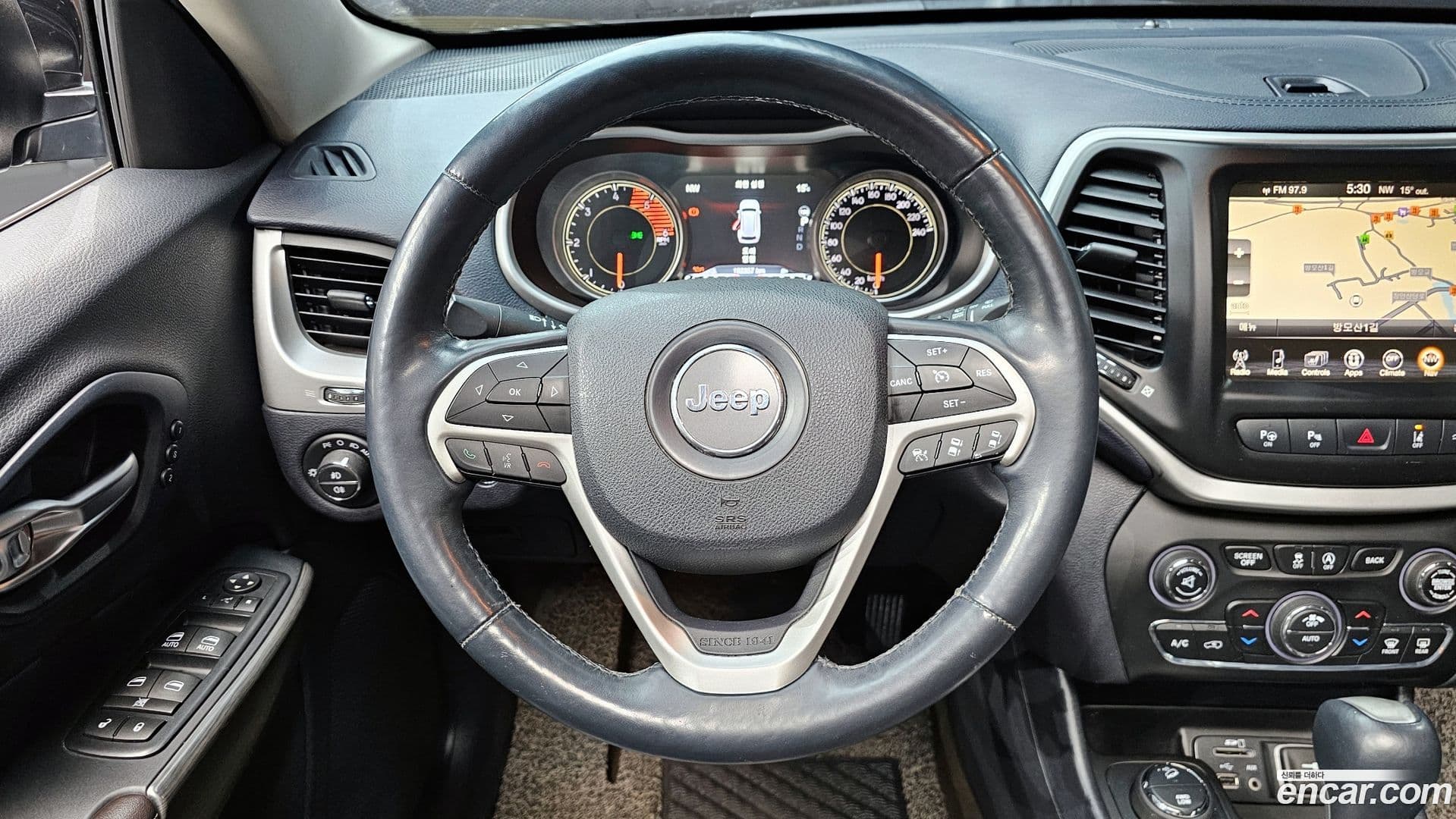 Main__Slider__Photo:Cherokee Jeep 2016.11-12