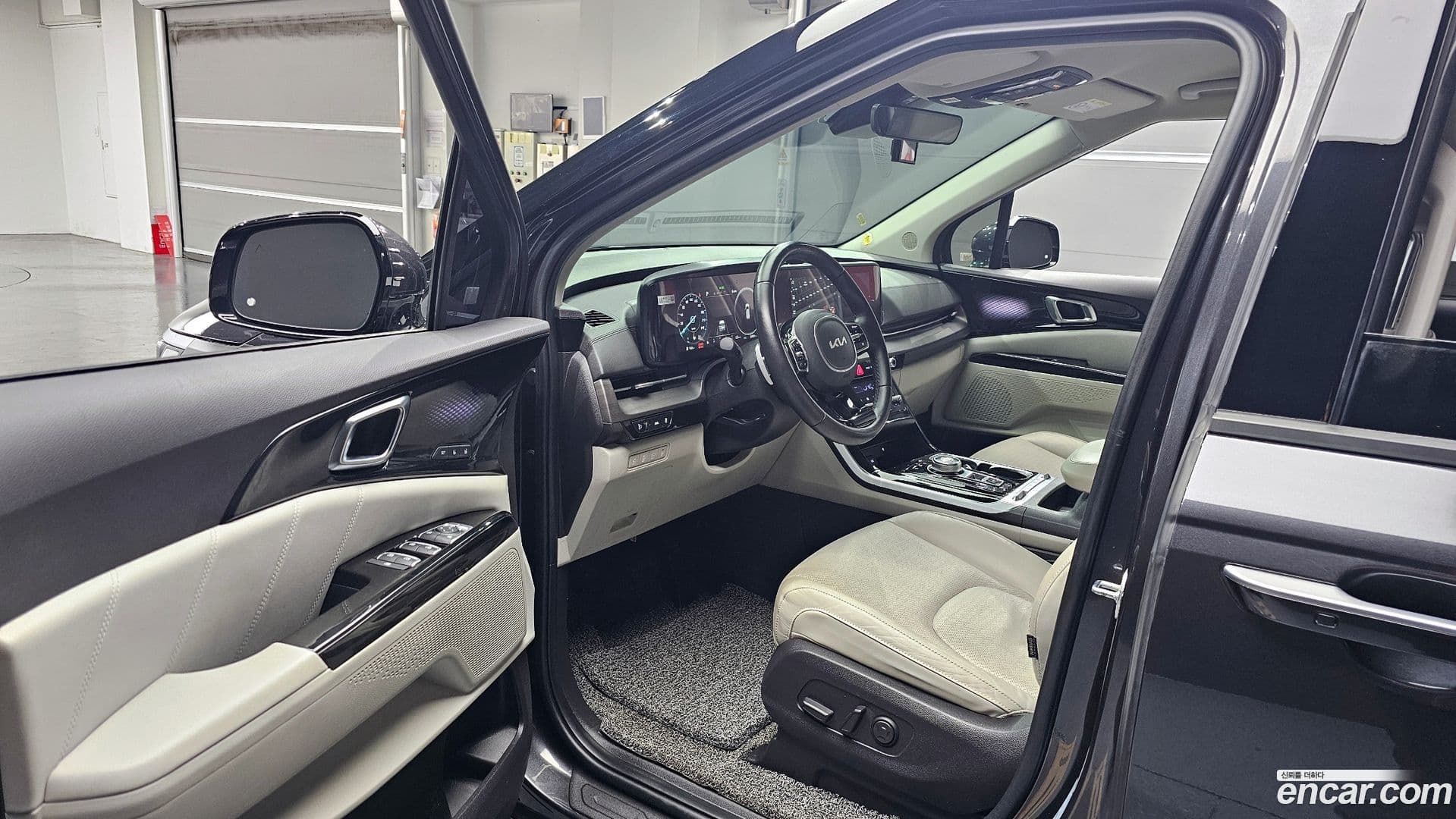 Main__Slider__Photo:Canival Kia 2022.1-9