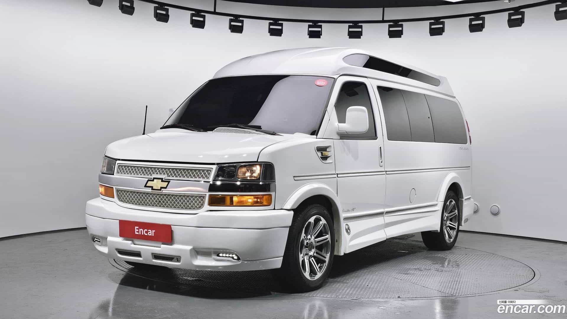 Express Van Chevrolet 2018.2-OUTER-001