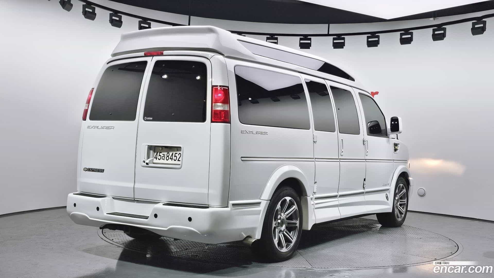 Express Van Chevrolet 2018.2-OUTER-002