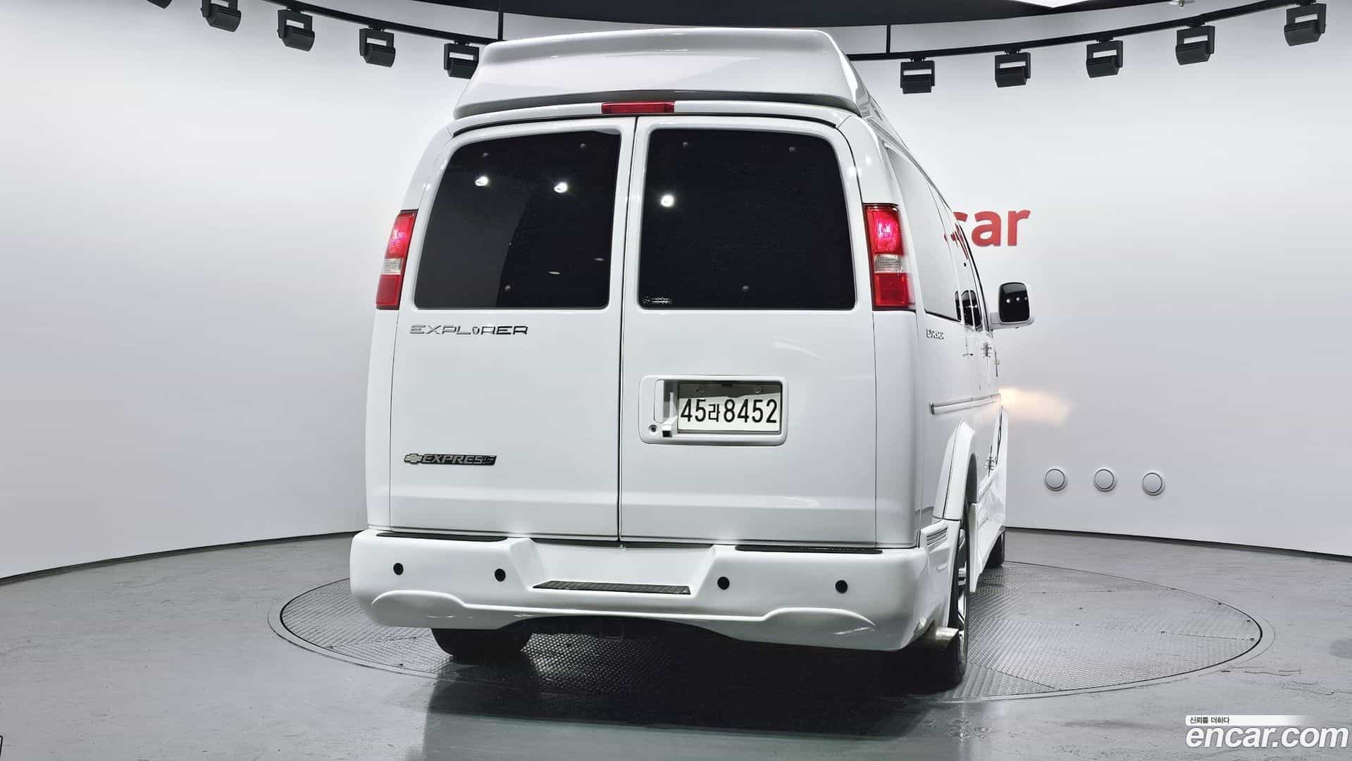 Express Van Chevrolet 2018.2-OUTER-004