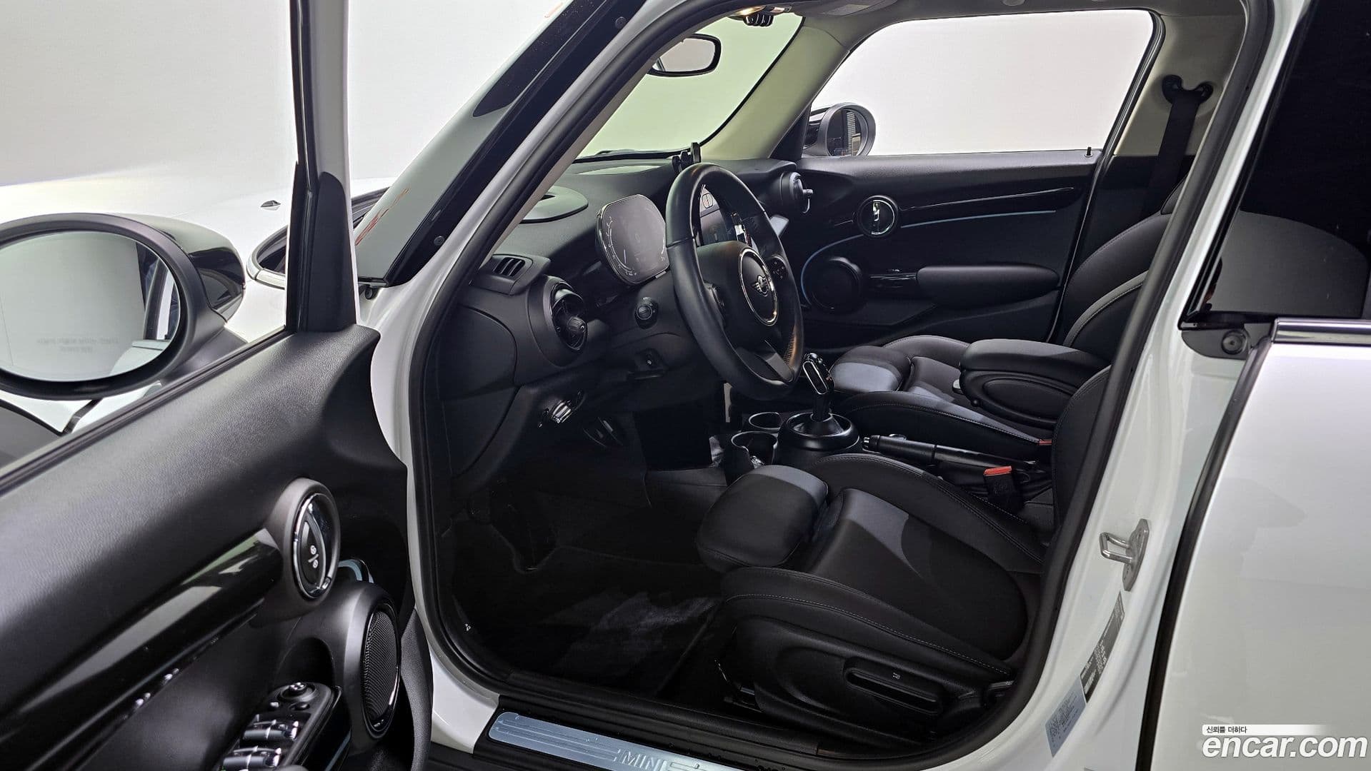 Main__Slider__Photo:Cooper Mini 2024.1-9