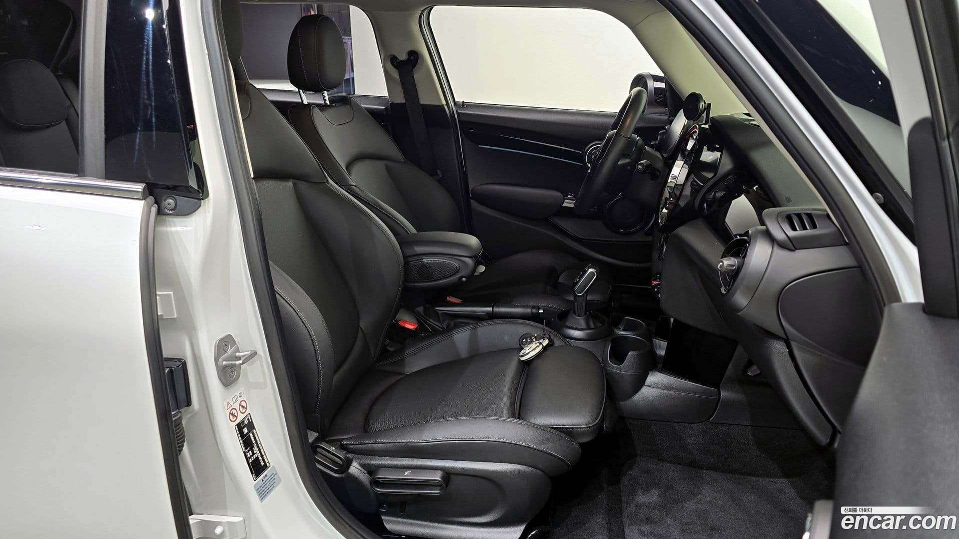 Main__Slider__Photo:Cooper Mini 2024.1-11