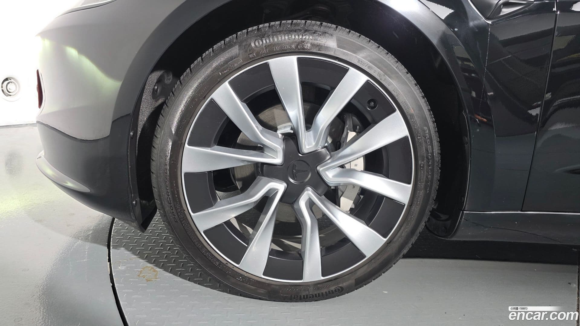 Main__Slider__Photo:Model 3 Tesla 2024.6-4