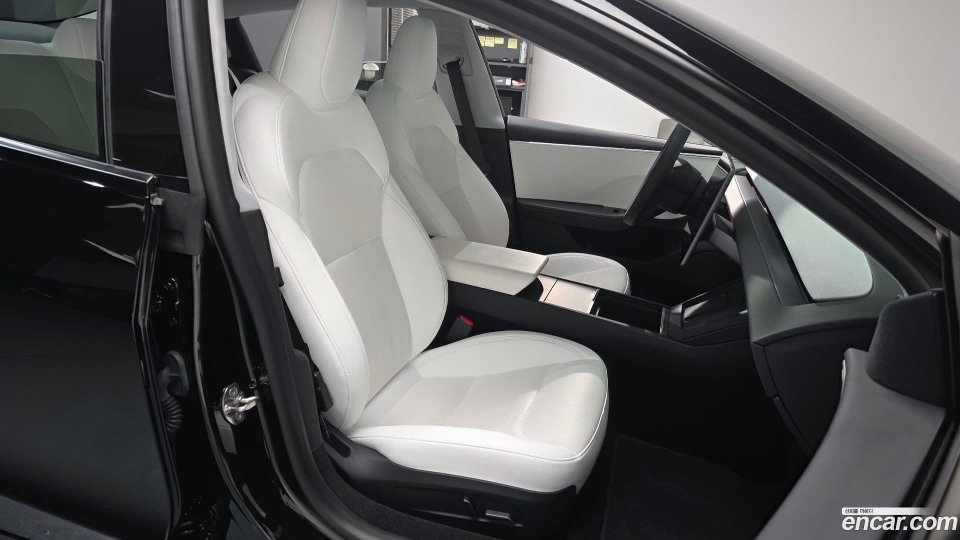 Main__Slider__Photo:Model 3 Tesla 2024.6-9