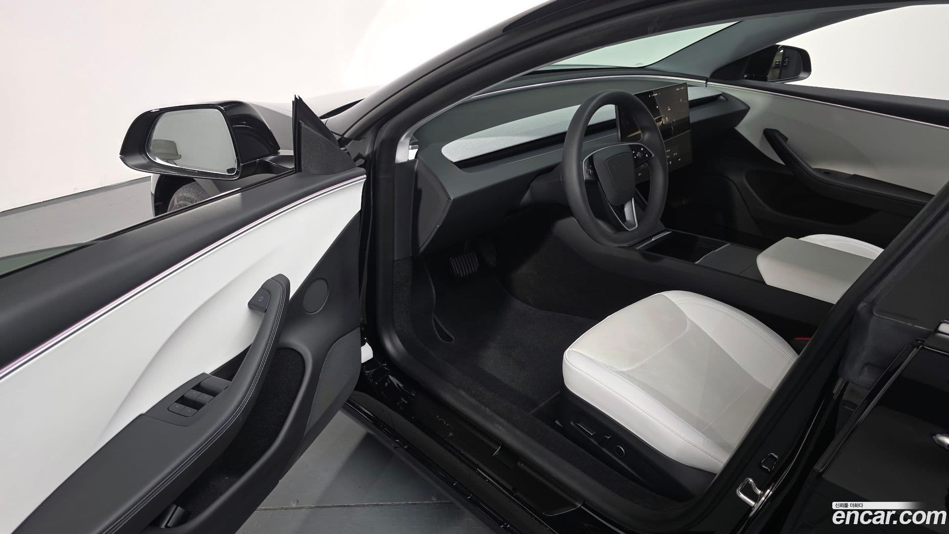 Main__Slider__Photo:Model 3 Tesla 2024.6-10