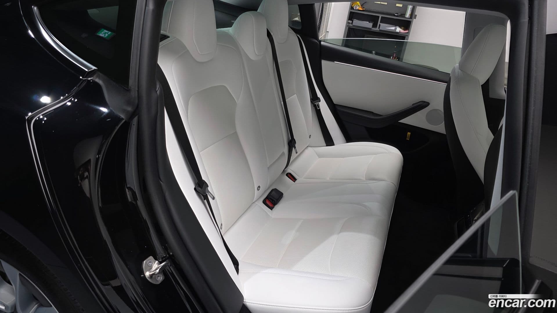 Main__Slider__Photo:Model 3 Tesla 2024.6-11