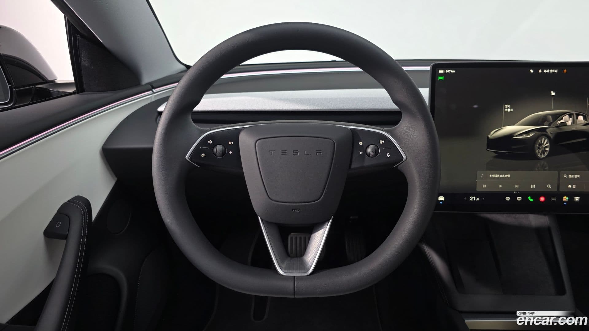 Main__Slider__Photo:Model 3 Tesla 2024.6-12