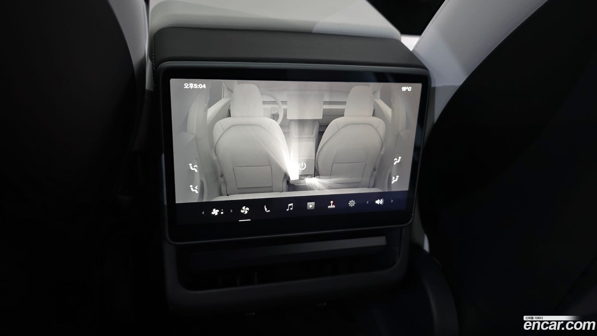 Main__Slider__Photo:Model 3 Tesla 2024.6-17