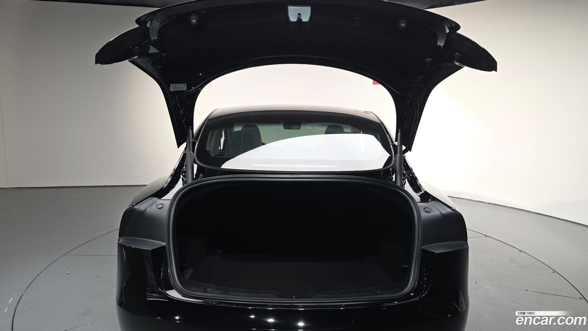 Main__Slider__Photo:Model 3 Tesla 2024.6-19