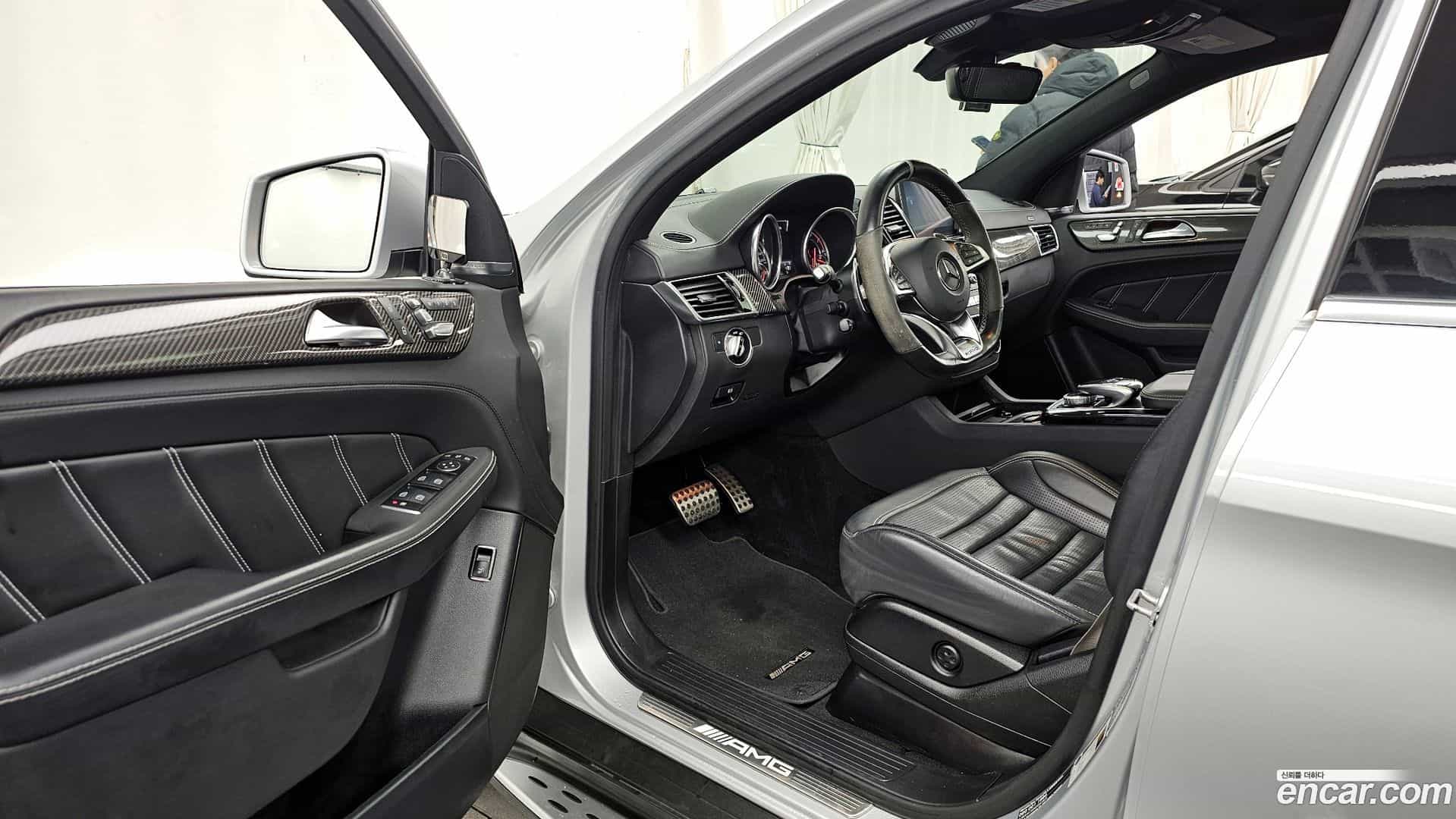 GLE-Class Mercedes-Benz 2017.11-INNER-010