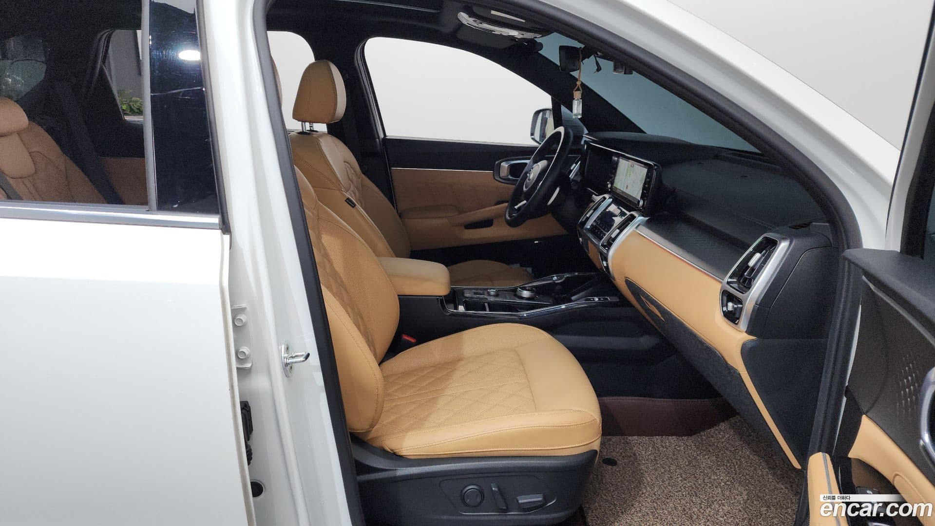 Main__Slider__Photo:Sorento Kia 2021.5-10