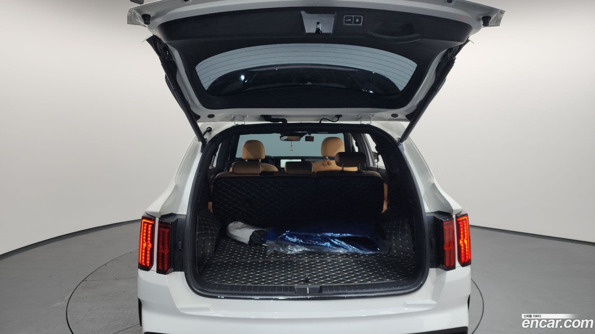 Main__Slider__Photo:Sorento Kia 2021.5-19