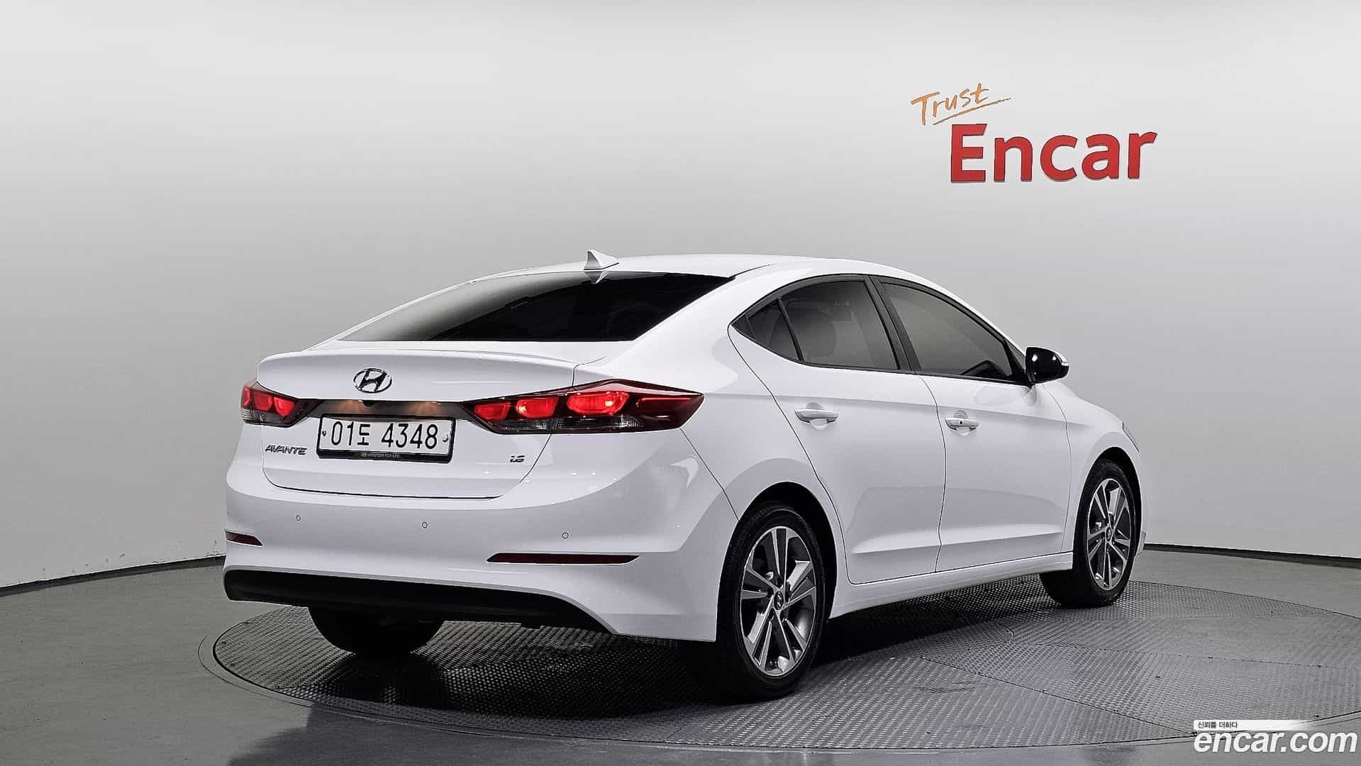 AVANTE Hyundai 2017.9-OUTER-002