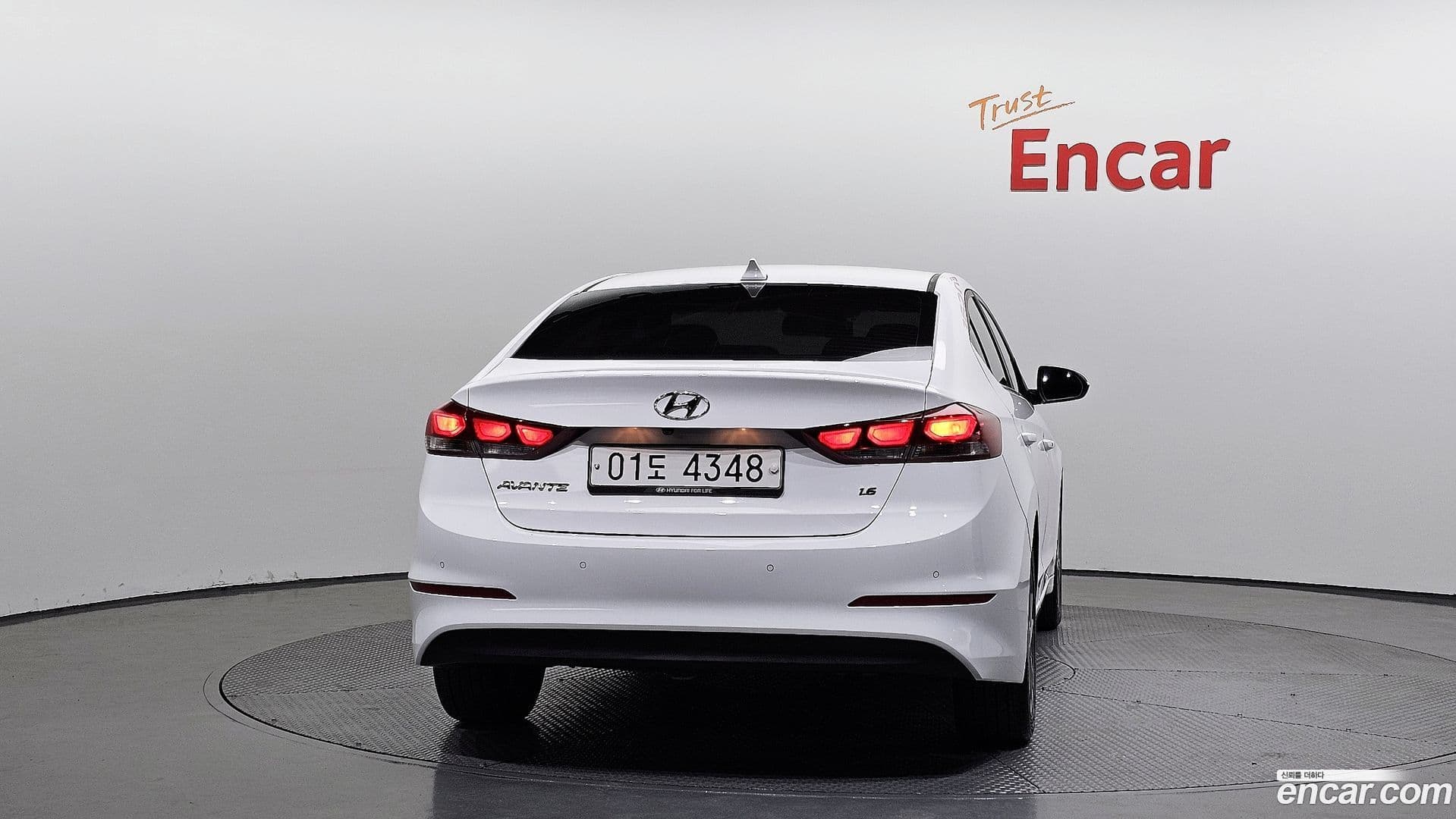 Main__Slider__Photo:AVANTE Hyundai 2017.9-3