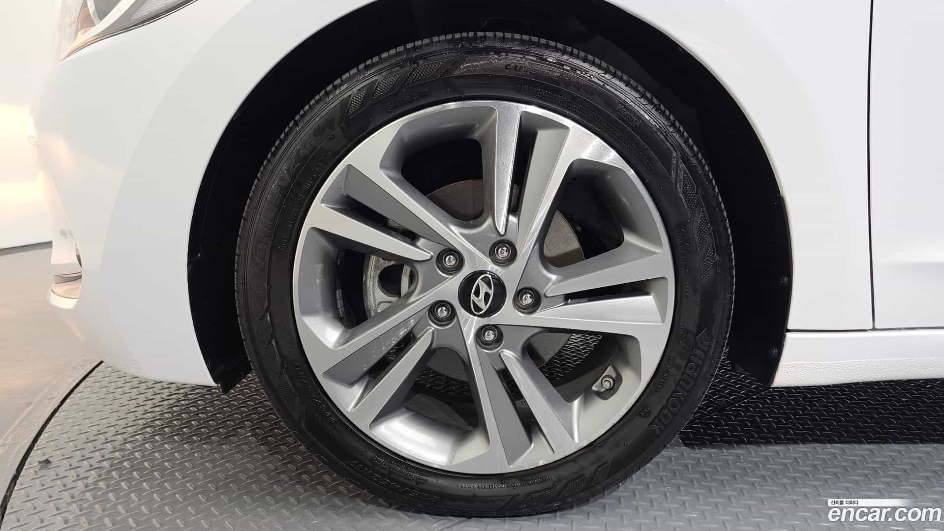 AVANTE Hyundai 2017.9-OUTER-005