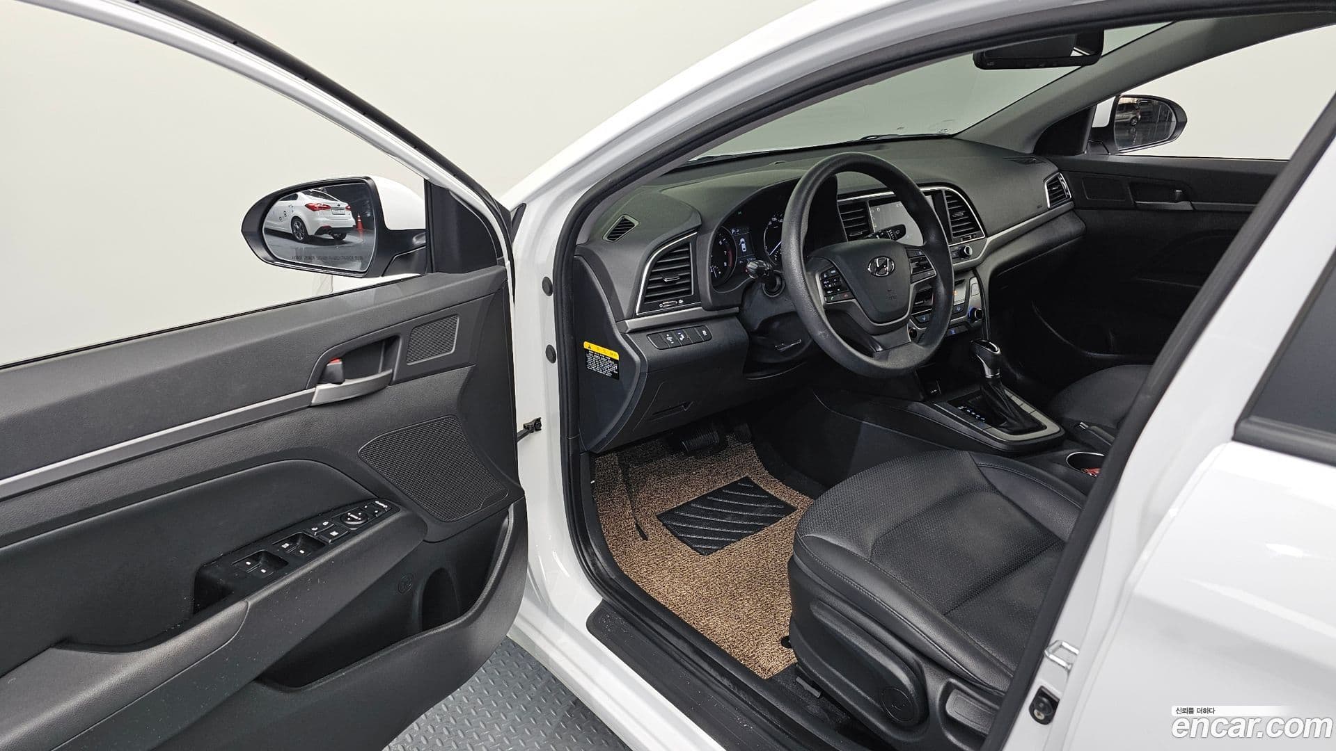 Main__Slider__Photo:AVANTE Hyundai 2017.9-9