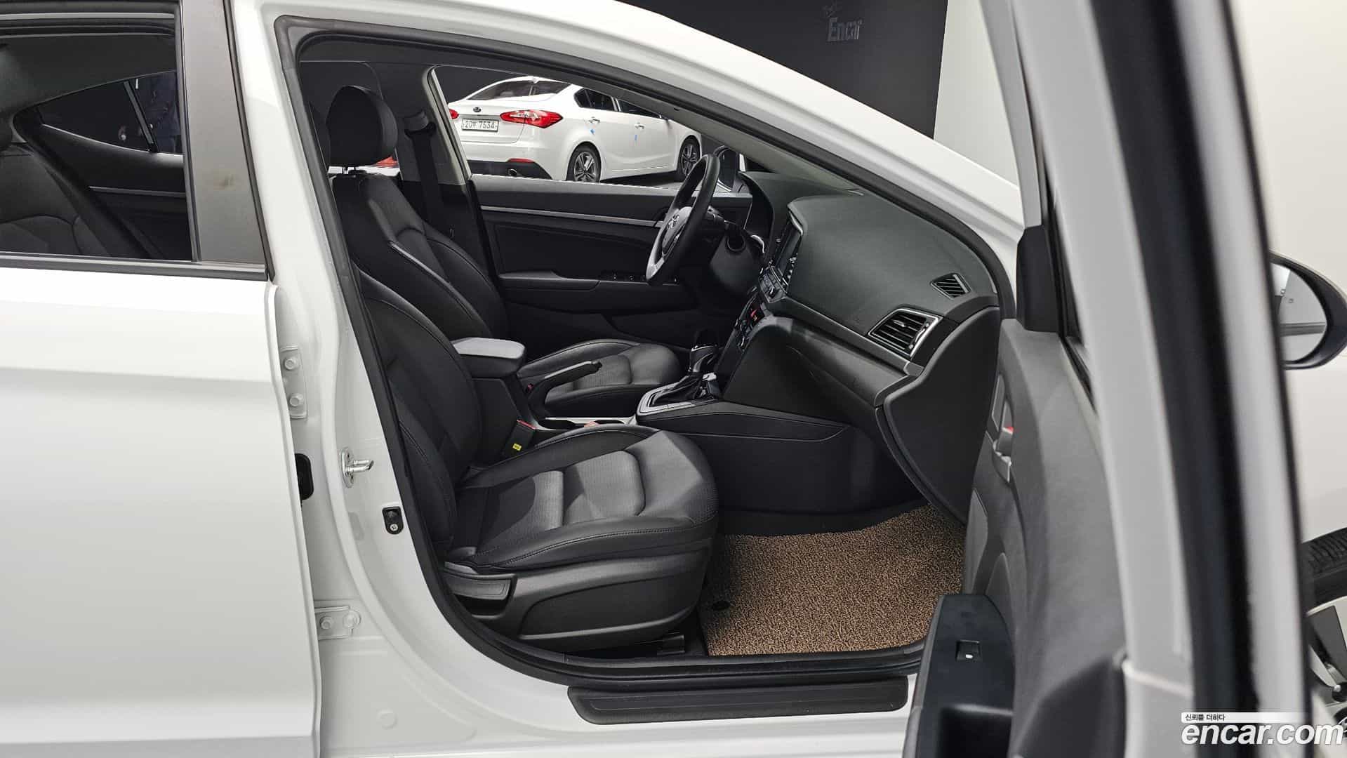 AVANTE Hyundai 2017.9-OPTION-016