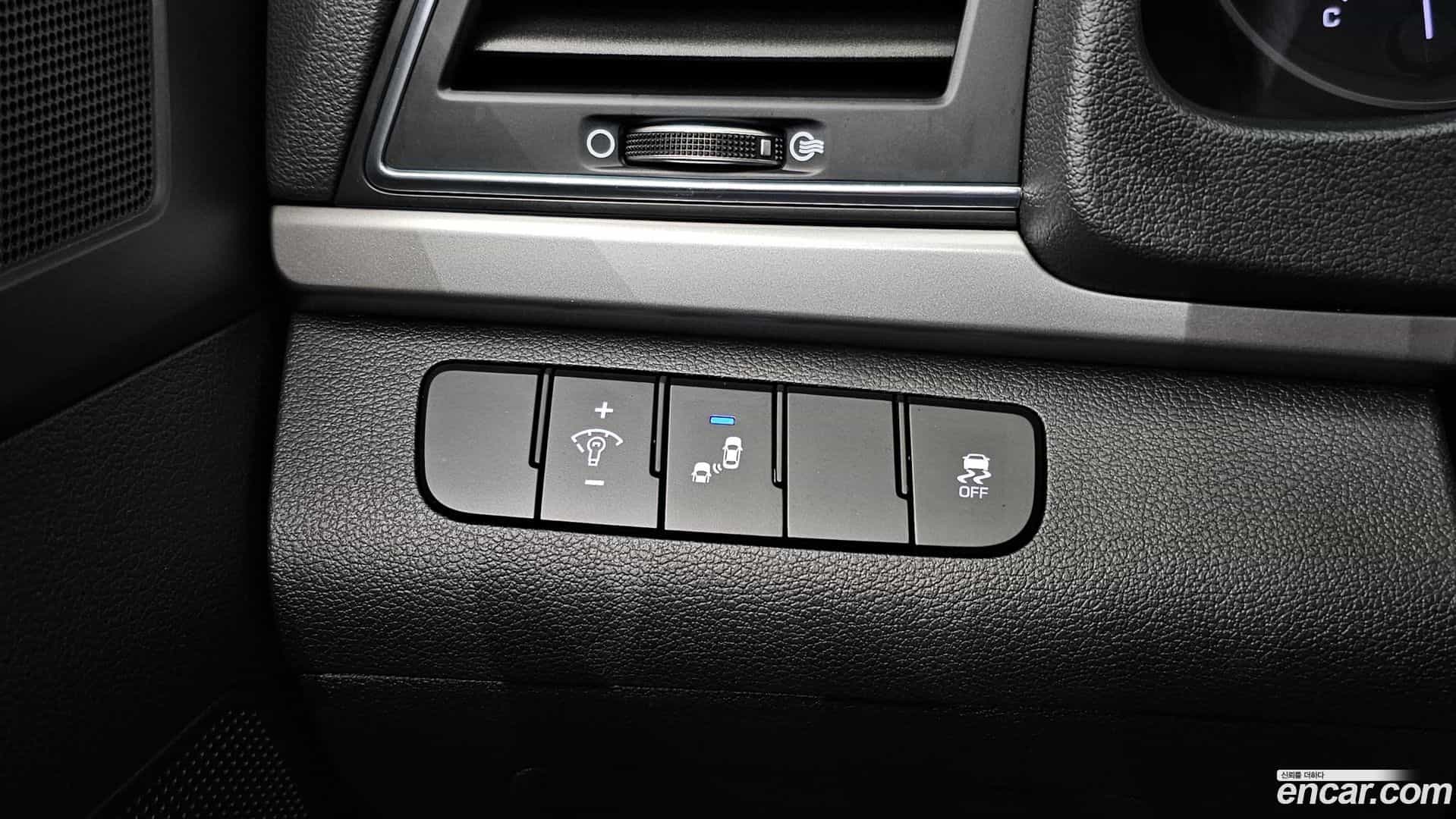 AVANTE Hyundai 2017.9-OPTION-018