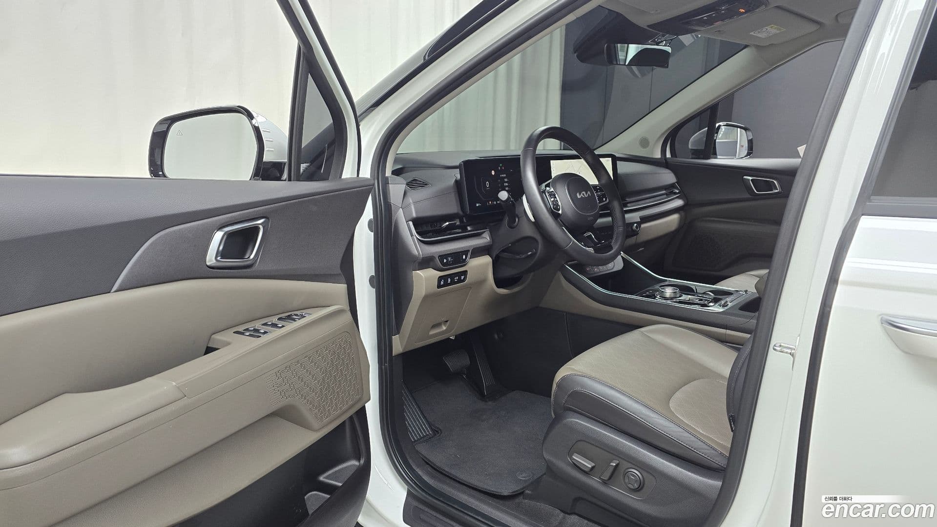 Main__Slider__Photo:Canival Kia 2024.4-10