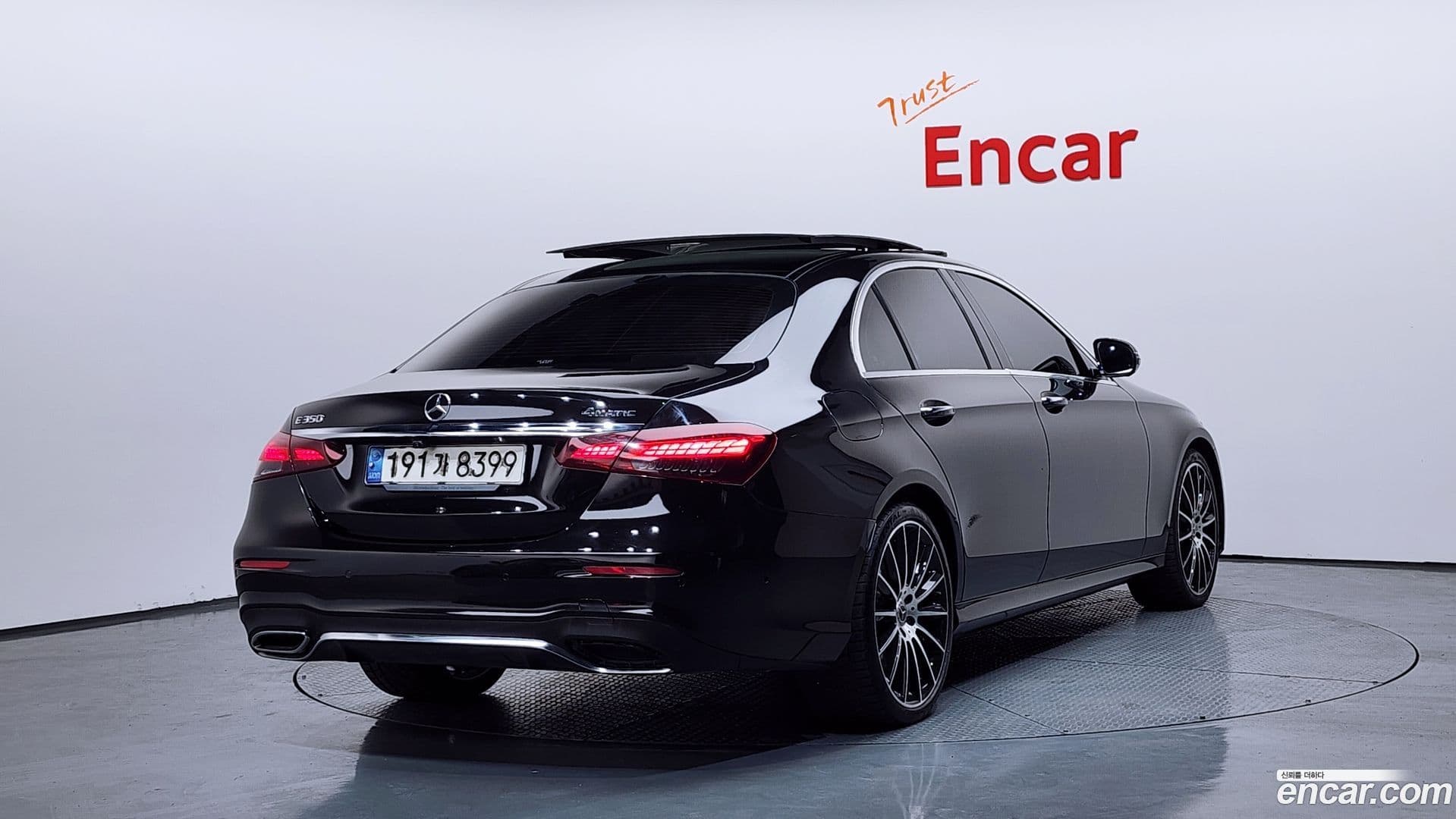 Main__Slider__Photo:E-Class Mercedes-Benz 2020.11-1