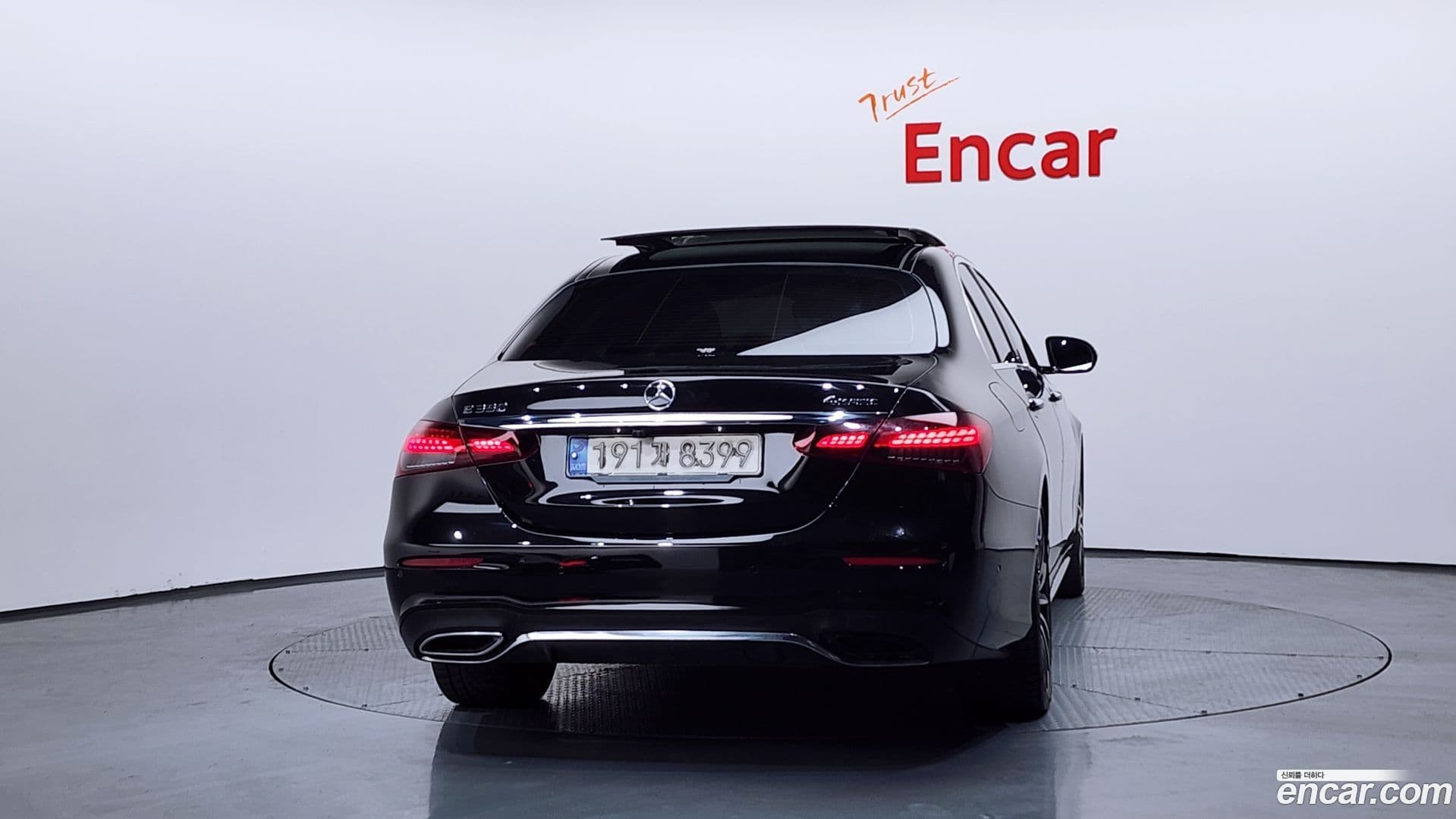 Main__Slider__Photo:E-Class Mercedes-Benz 2020.11-3