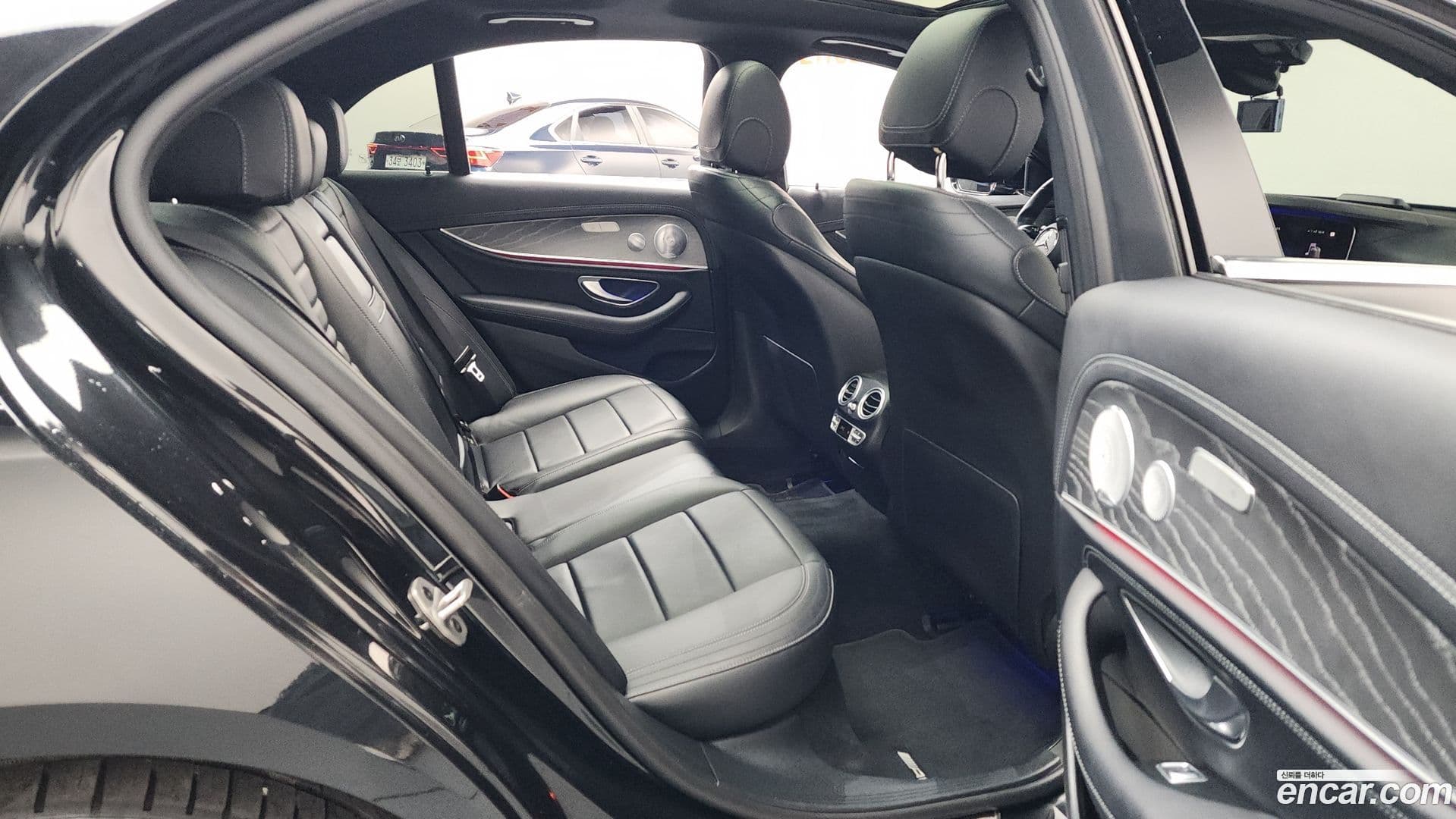 Main__Slider__Photo:E-Class Mercedes-Benz 2020.11-11