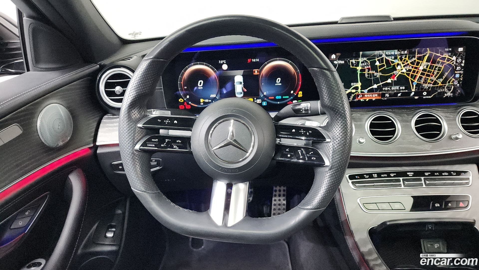 Main__Slider__Photo:E-Class Mercedes-Benz 2020.11-12