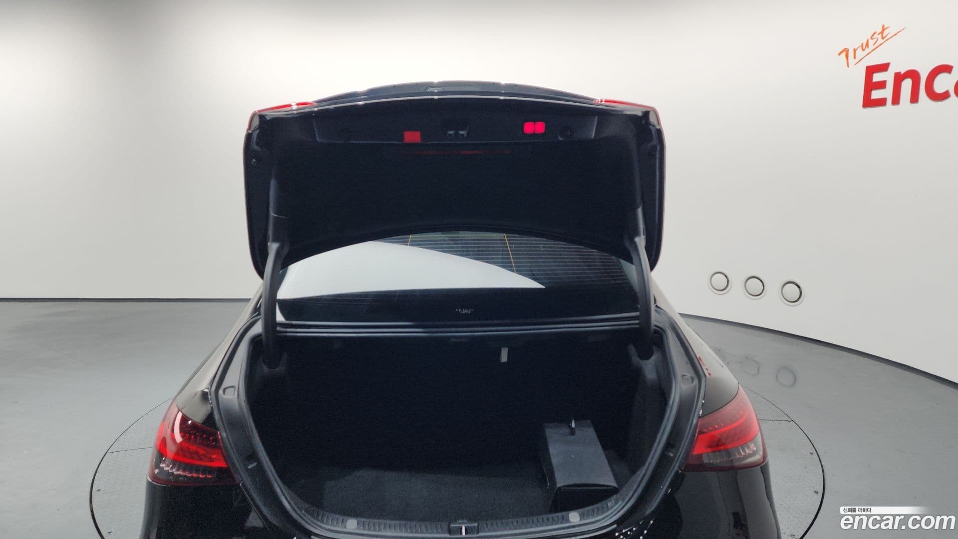 Main__Slider__Photo:E-Class Mercedes-Benz 2020.11-19