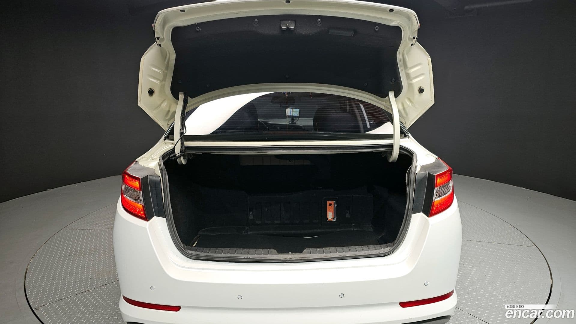 Main__Slider__Photo:K5 Kia 2012.1-19