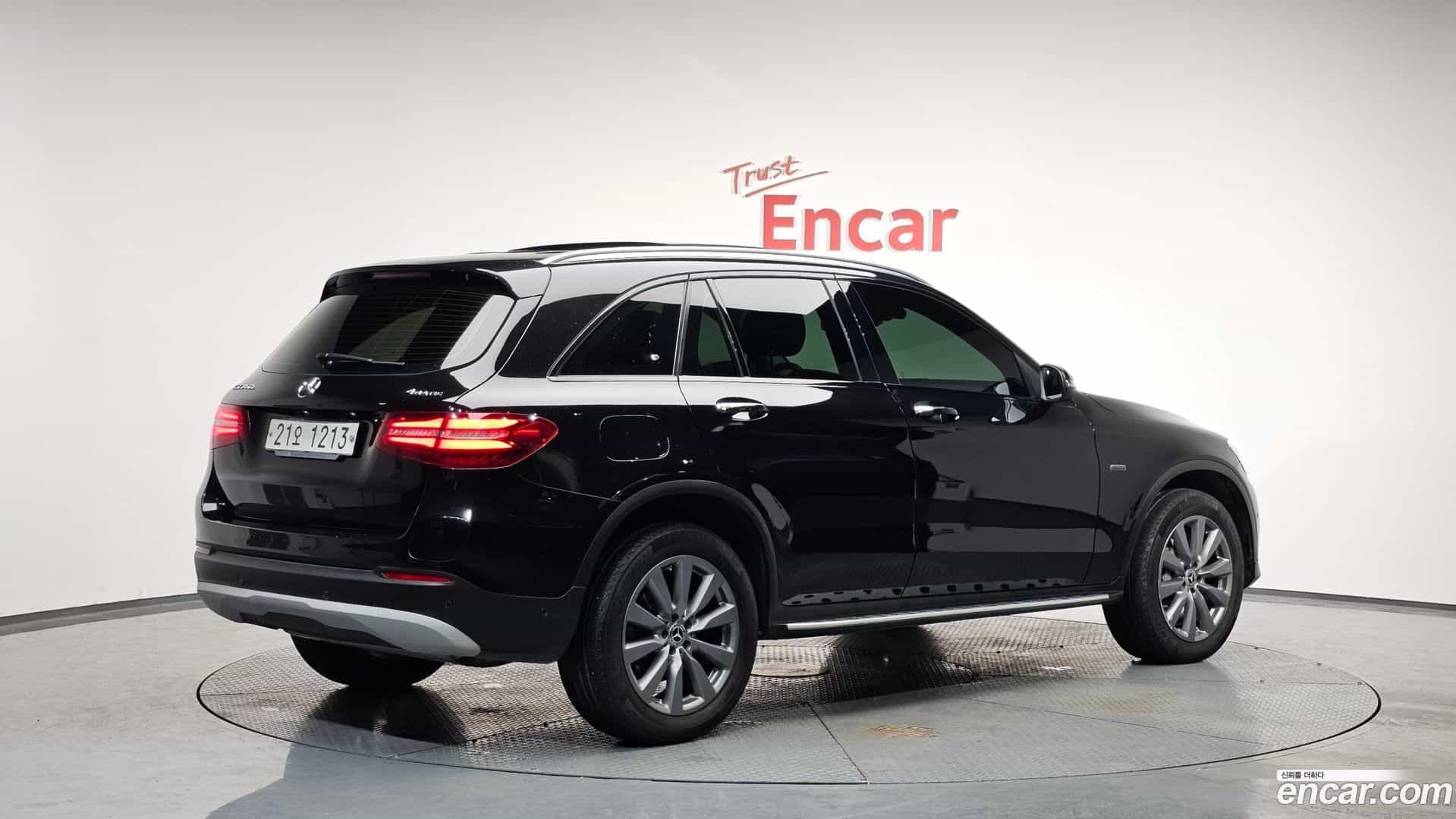 GLC-Class Mercedes-Benz 2019.0-OUTER-002