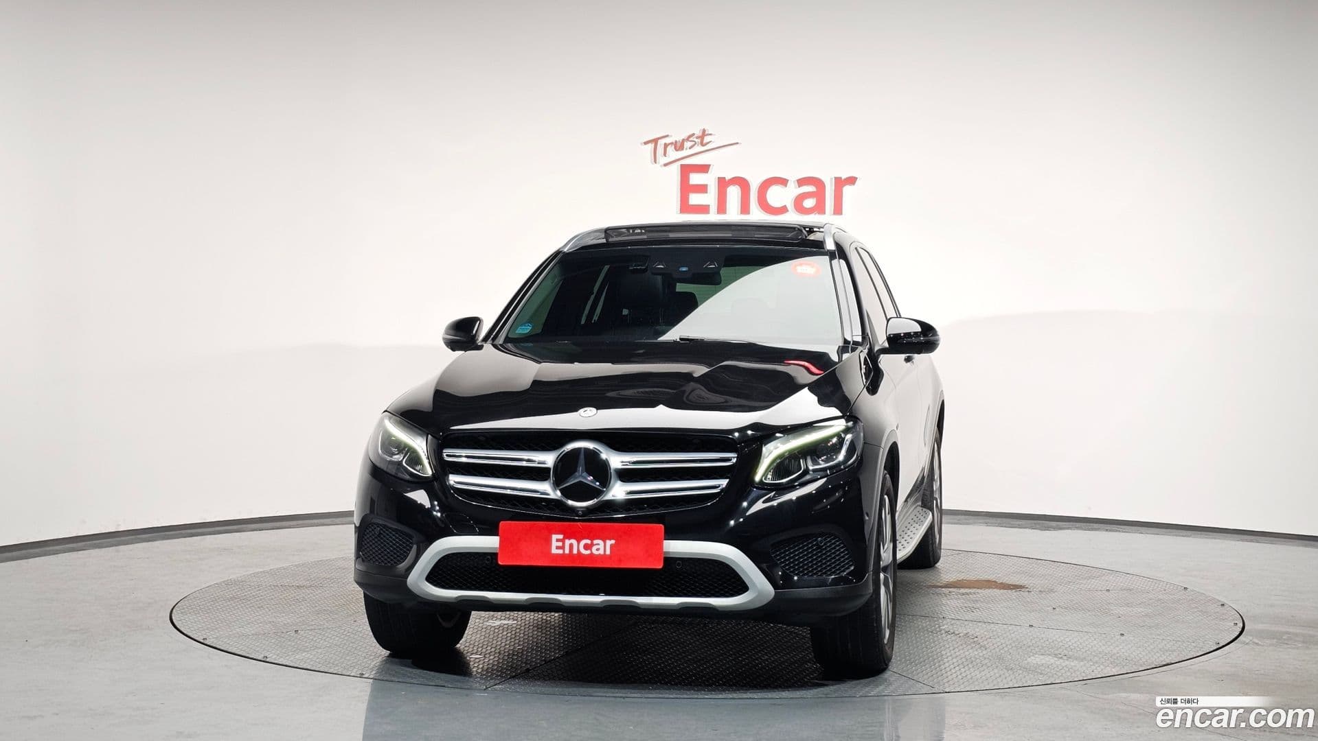 Main__Slider__Photo:GLC-Class Mercedes-Benz 2019.0-2