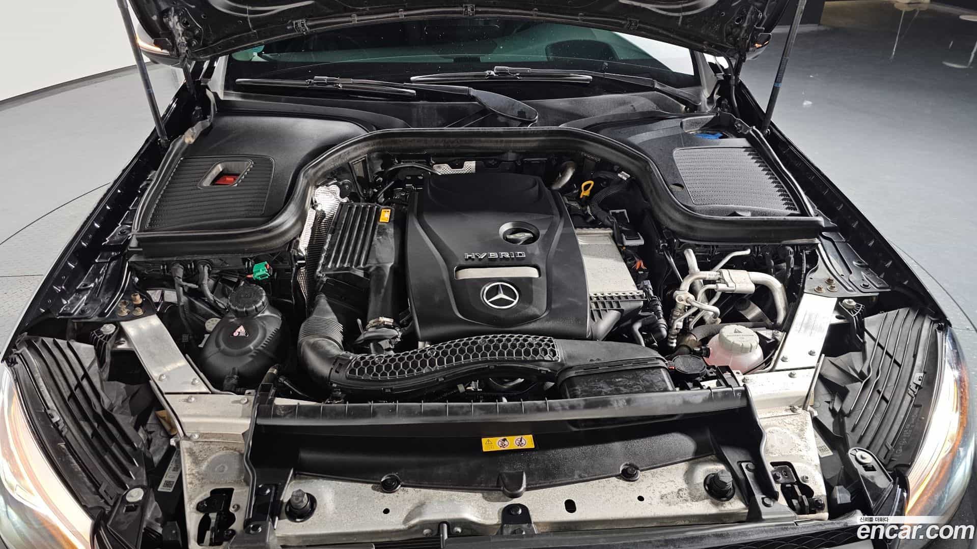 GLC-Class Mercedes-Benz 2019.0-INNER-006