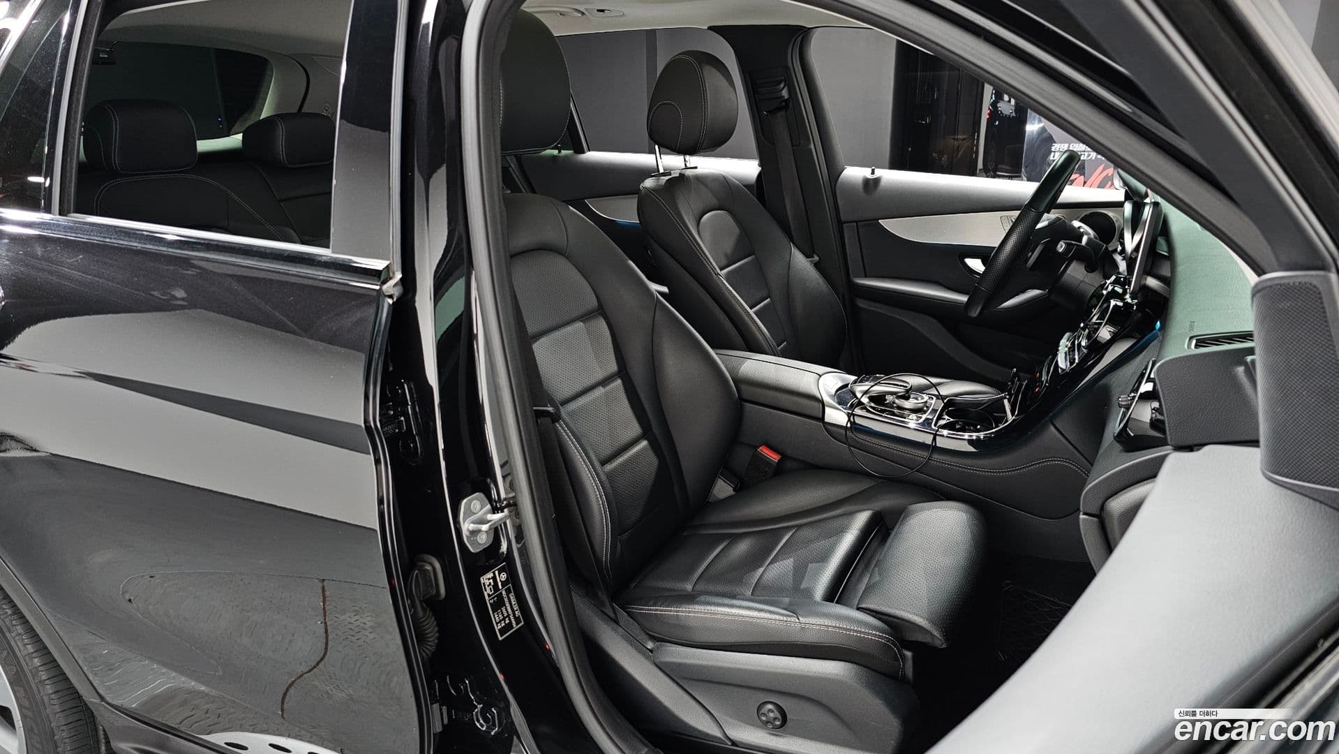 Main__Slider__Photo:GLC-Class Mercedes-Benz 2019.0-9