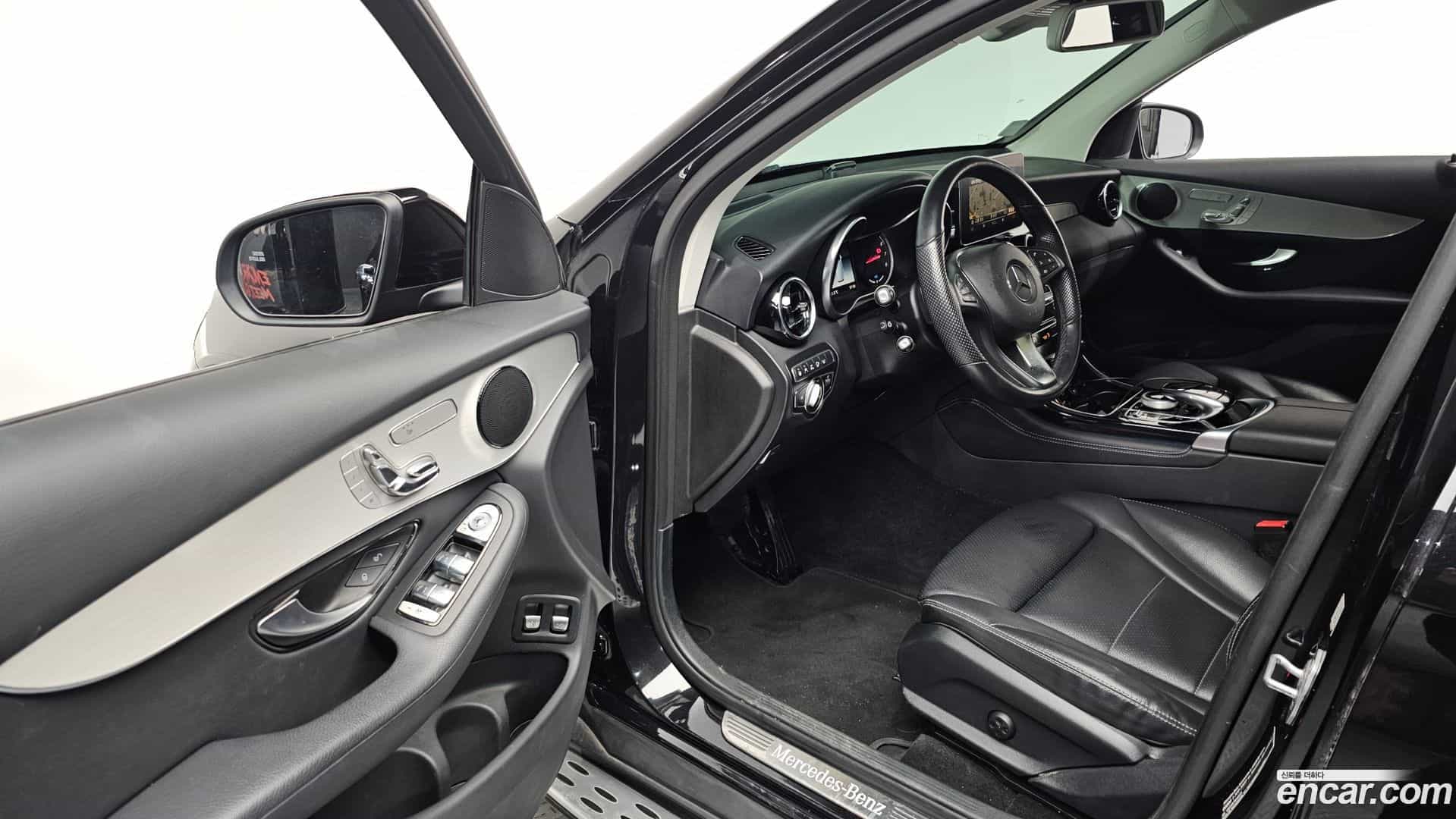 GLC-Class Mercedes-Benz 2019.0-OPTION-015