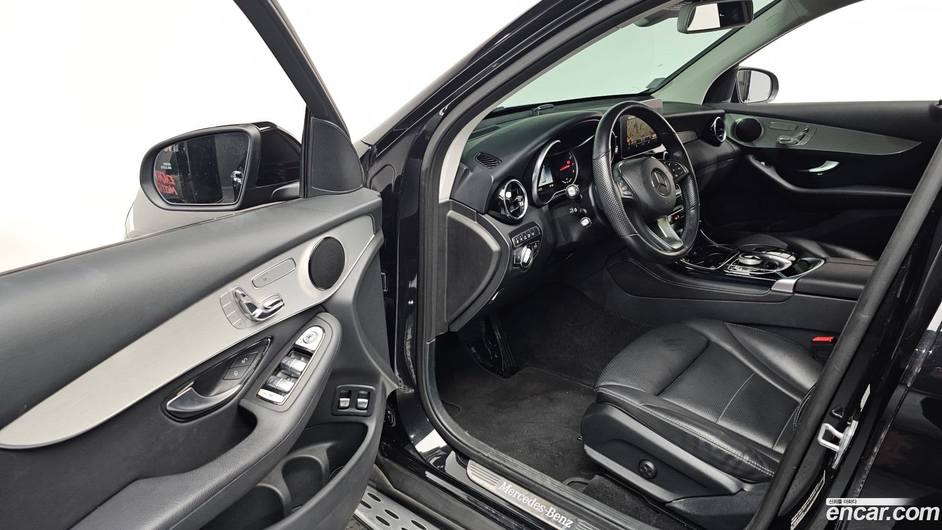 Main__Slider__Photo:GLC-Class Mercedes-Benz 2019.0-10