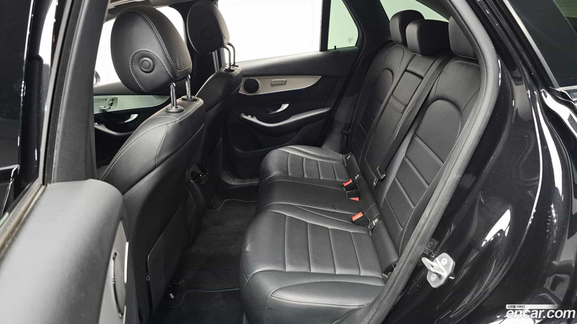 GLC-Class Mercedes-Benz 2019.0-OPTION-016