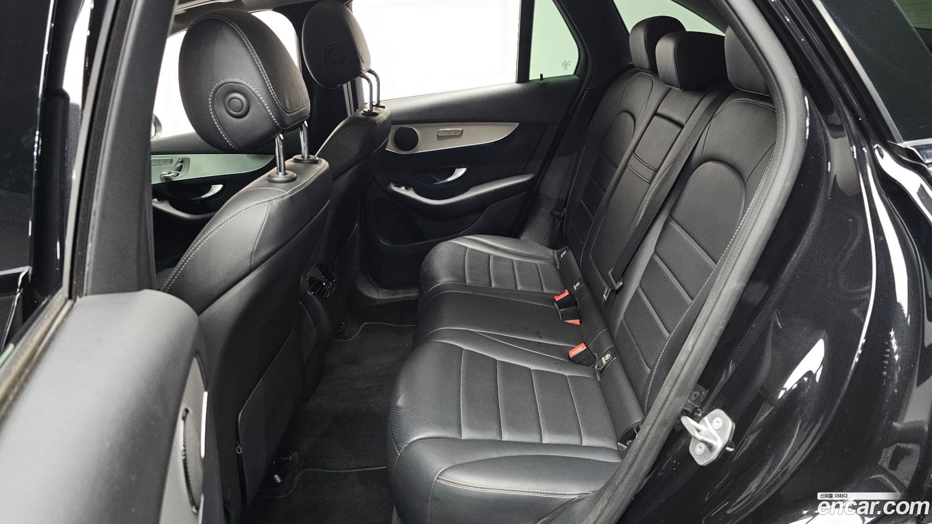 Main__Slider__Photo:GLC-Class Mercedes-Benz 2019.0-11