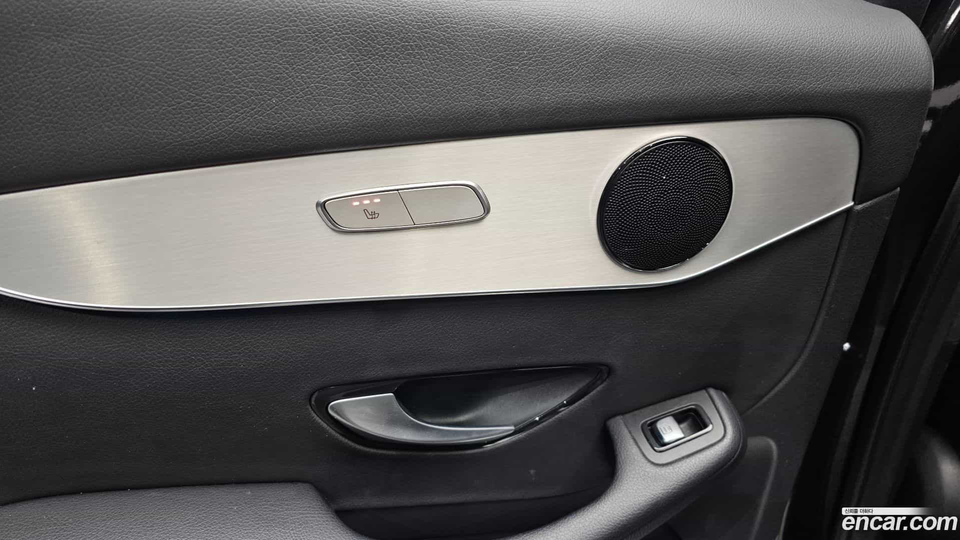 GLC-Class Mercedes-Benz 2019.0-OPTION-023