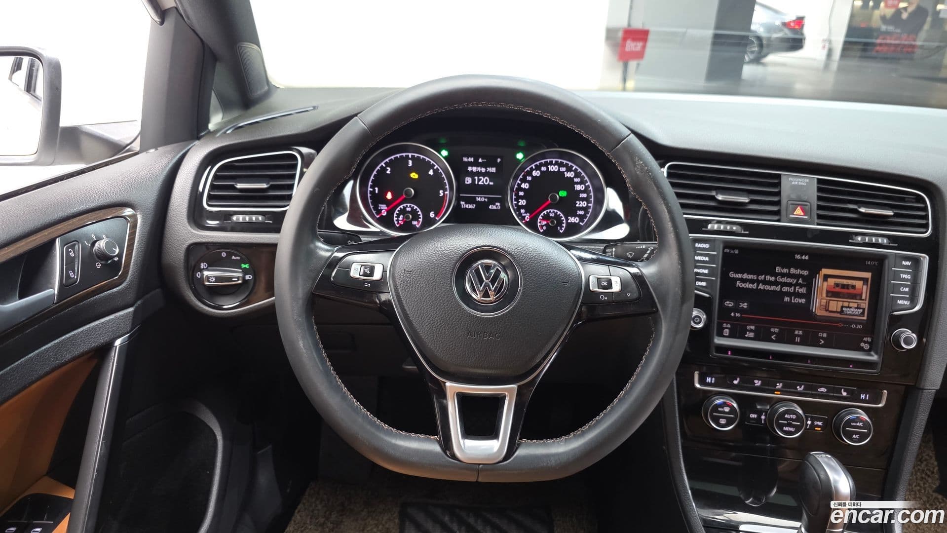 Main__Slider__Photo:Golf Volkswagen 2015.0-12