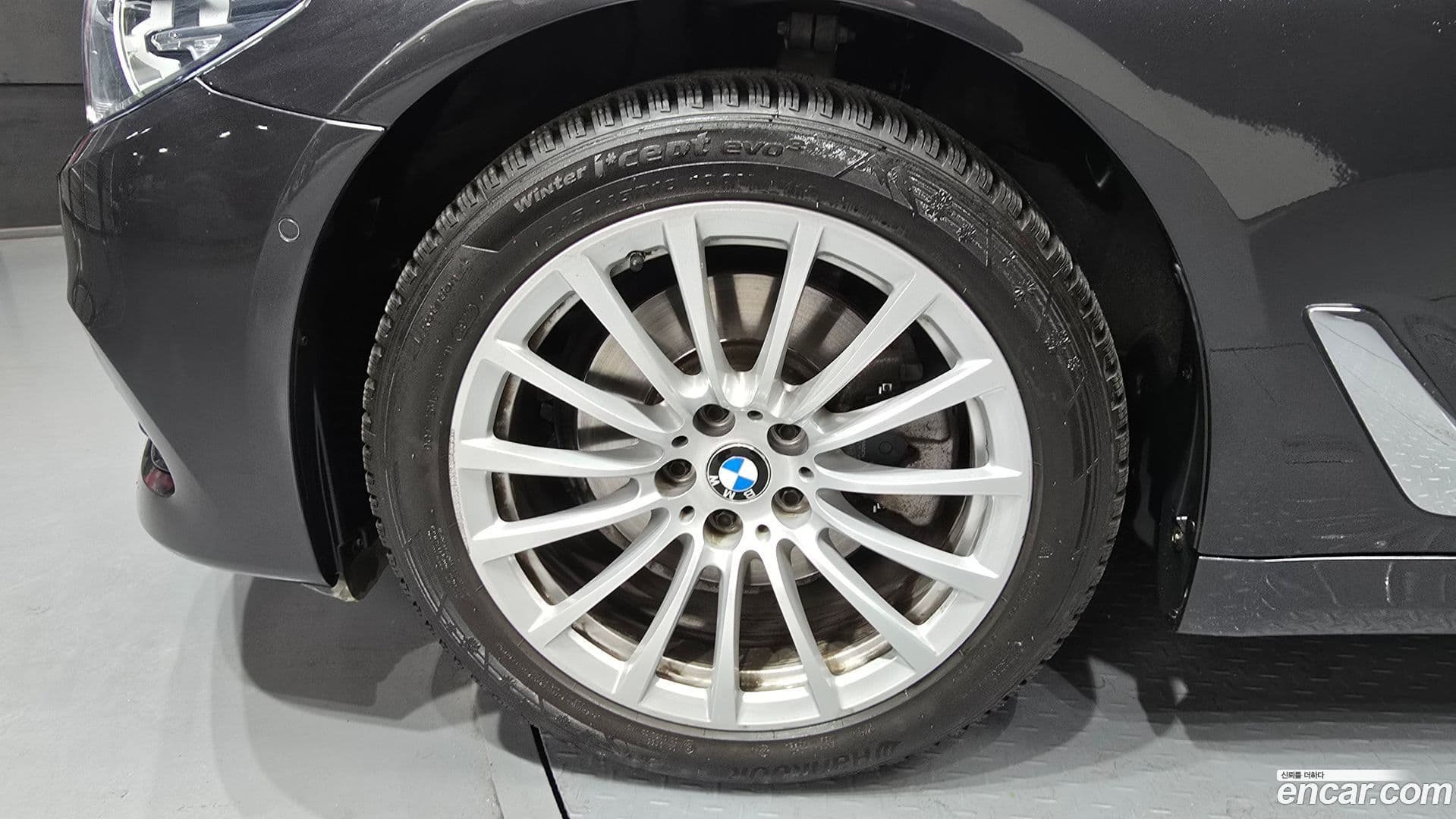 Main__Slider__Photo:5-Series BMW 2020.1-4