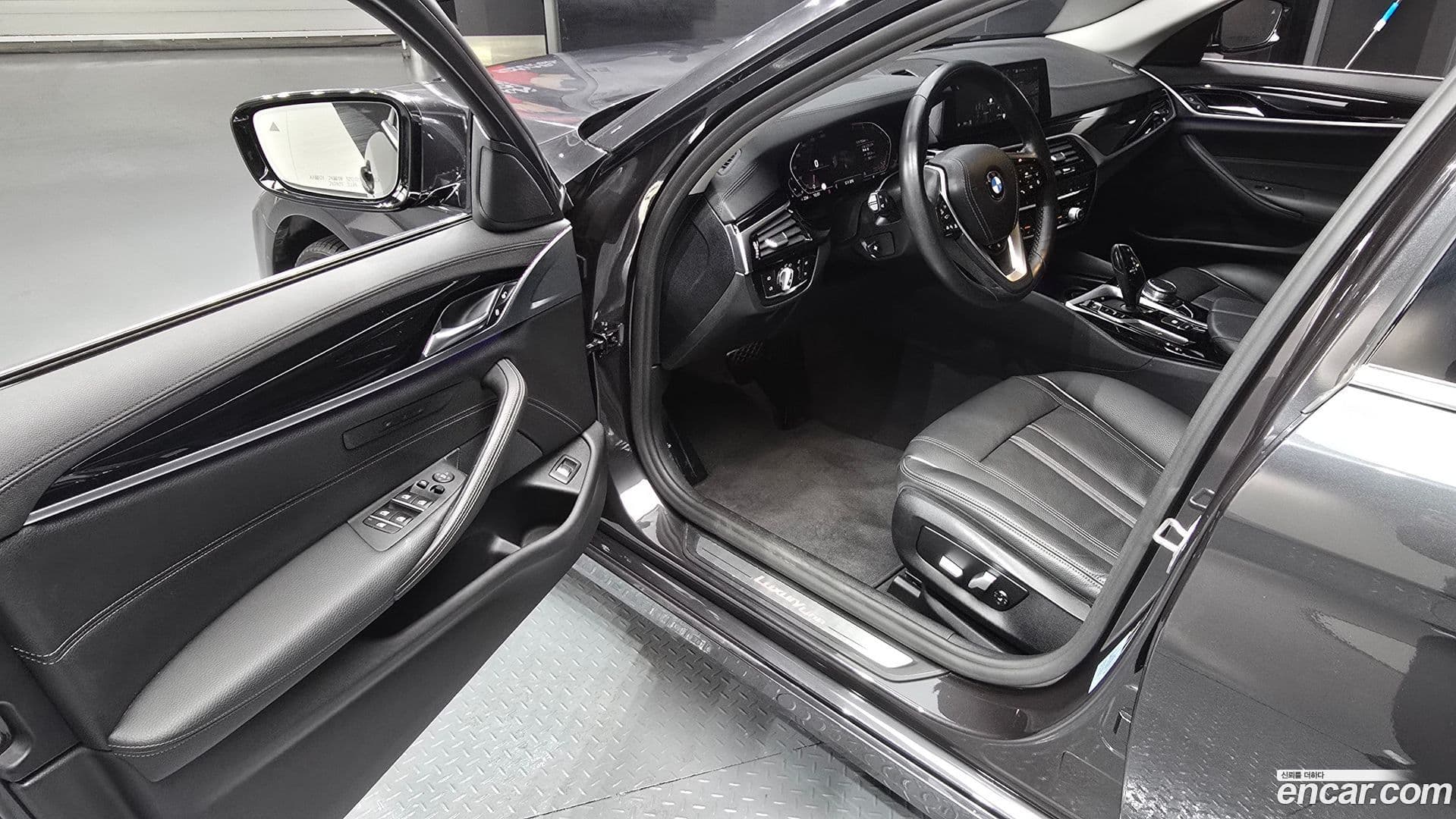 Main__Slider__Photo:5-Series BMW 2020.1-11