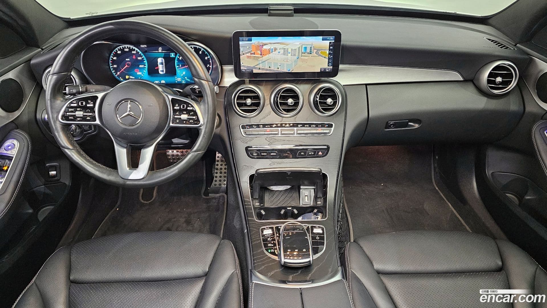 Main__Slider__Photo:C-Class Mercedes-Benz 2021.1-6